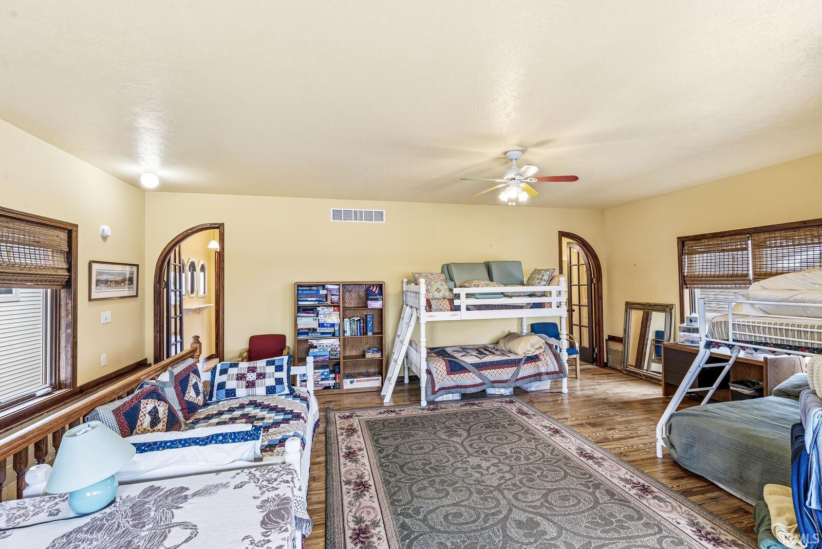 3717 Lakeshore Drive