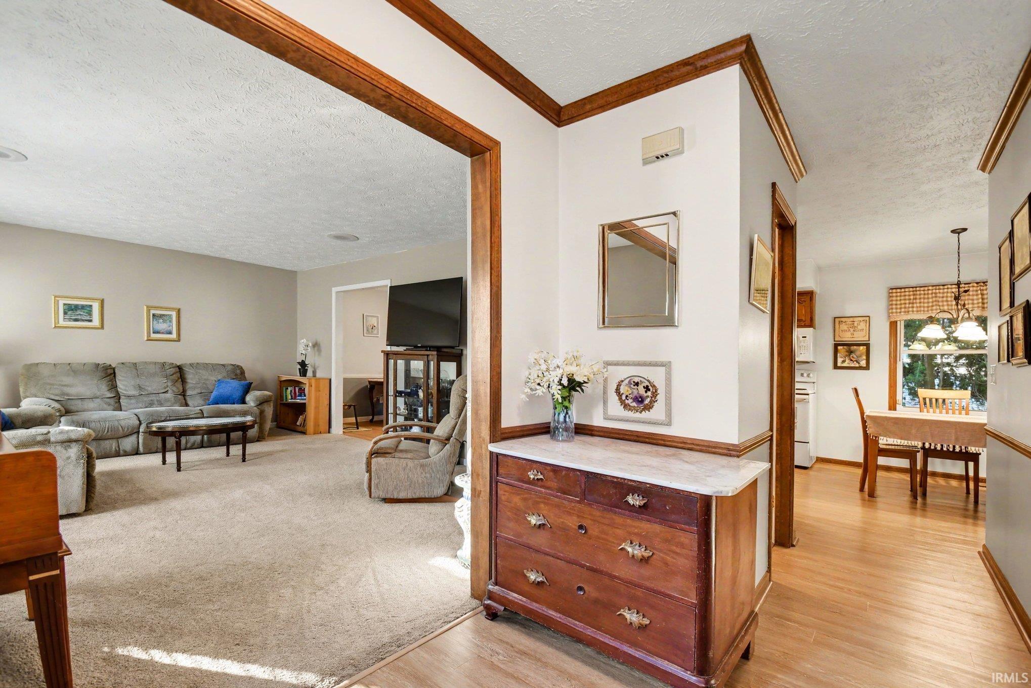 2717 Belknap Lane