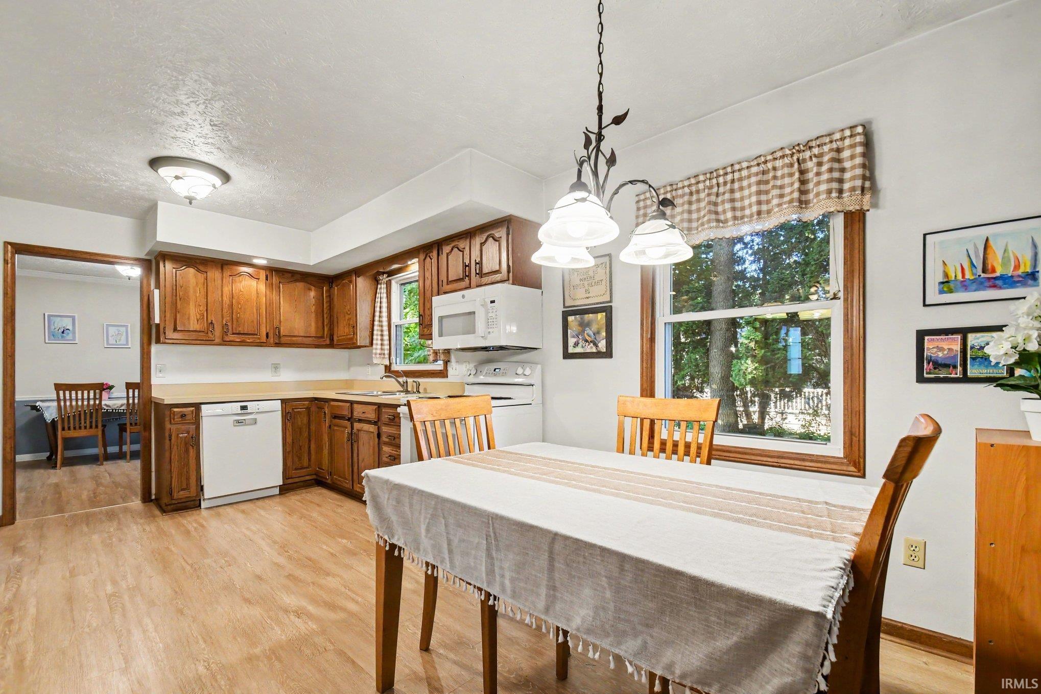 2717 Belknap Lane
