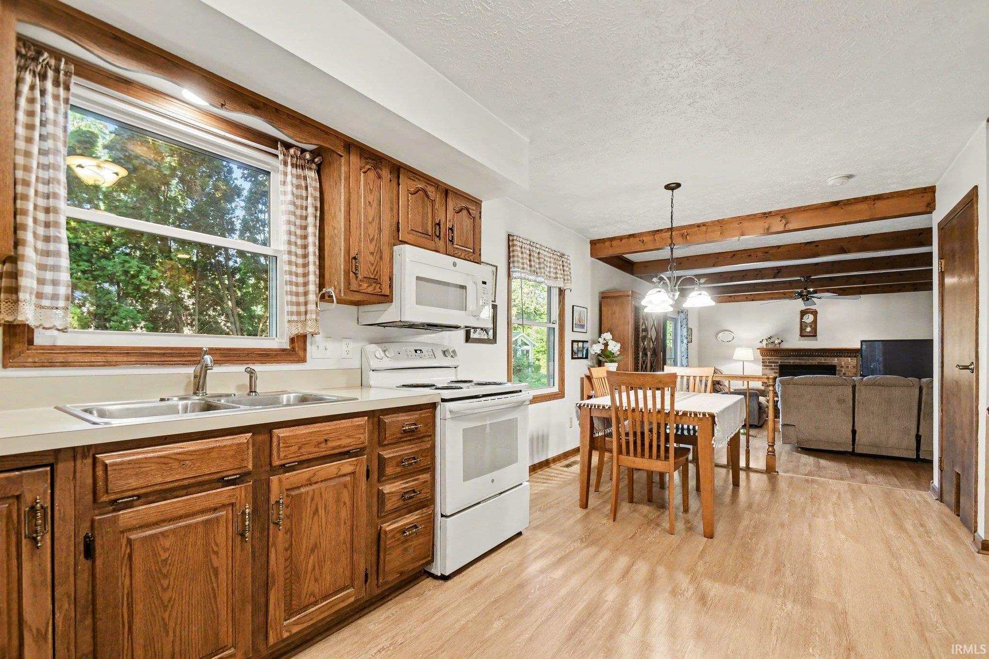 2717 Belknap Lane