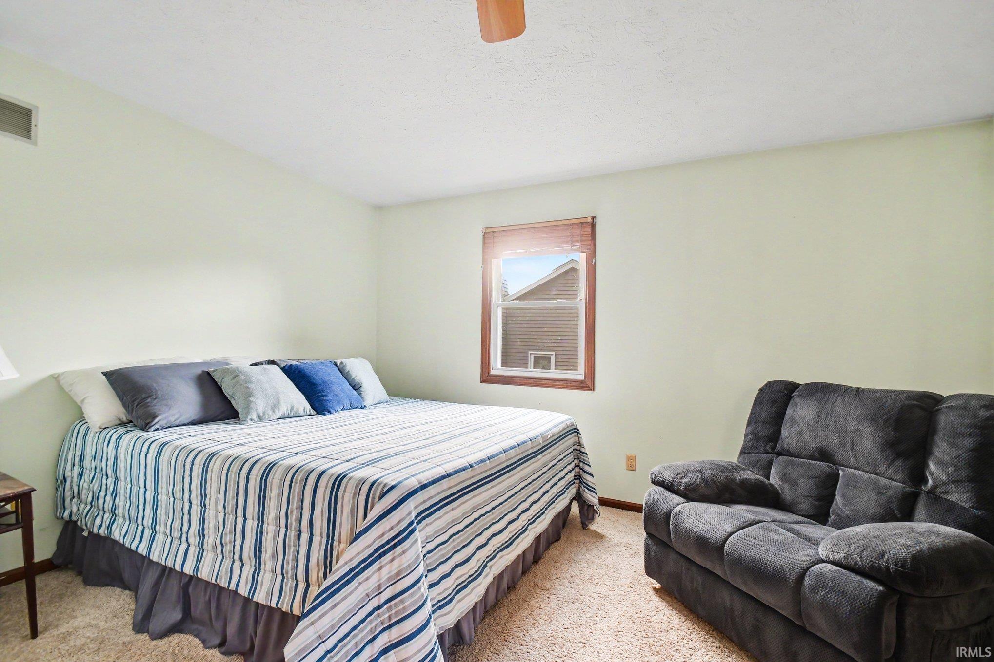 2717 Belknap Lane