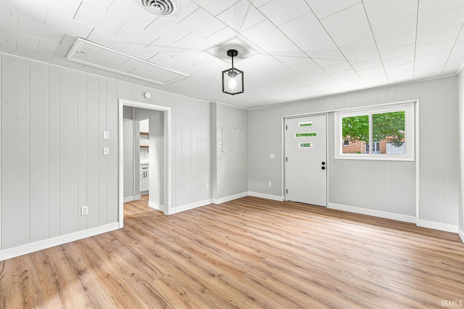 102 S Greenlawn Avenue