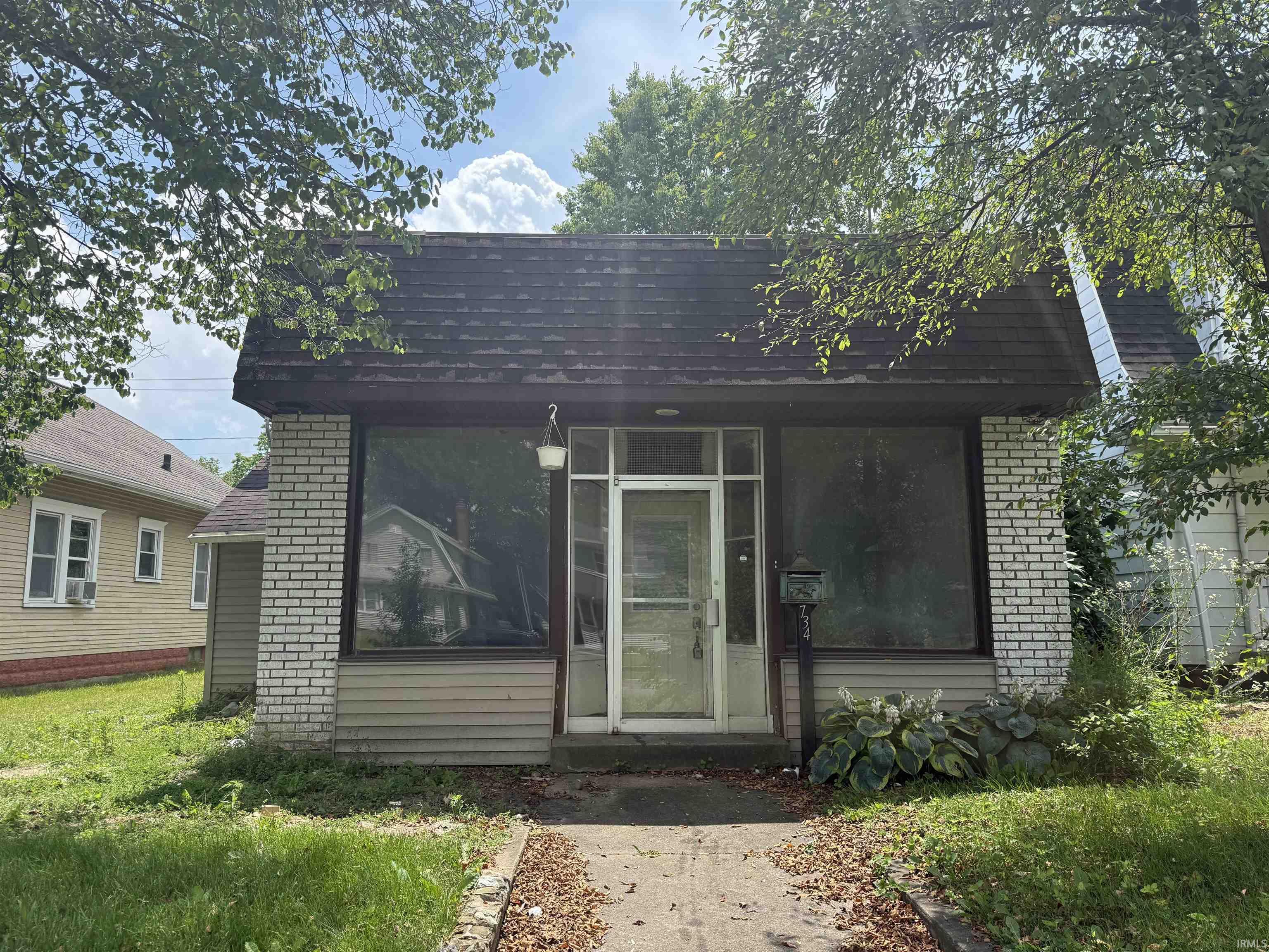 734 E Ewing Avenue