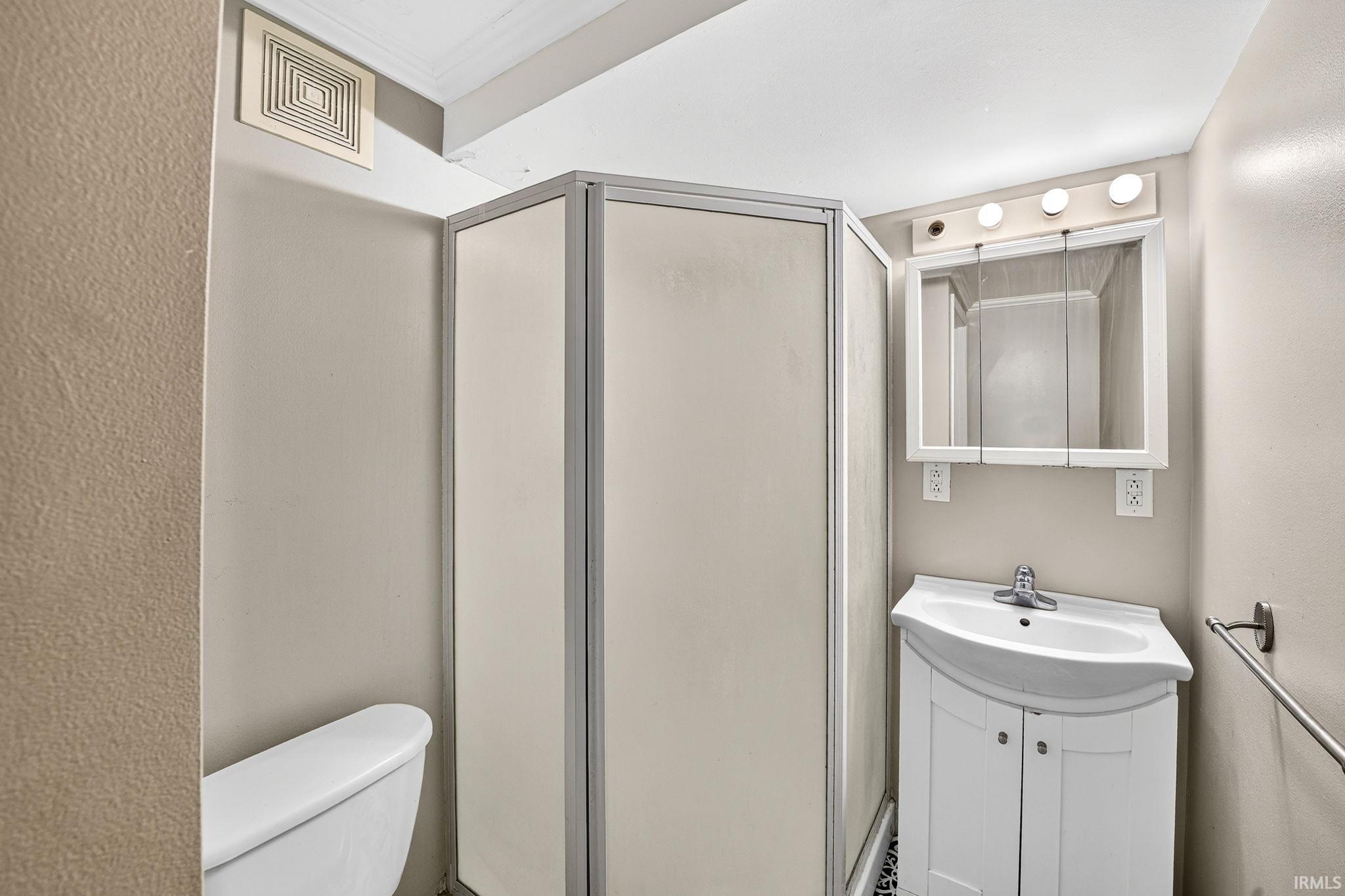 322 W 10th Street