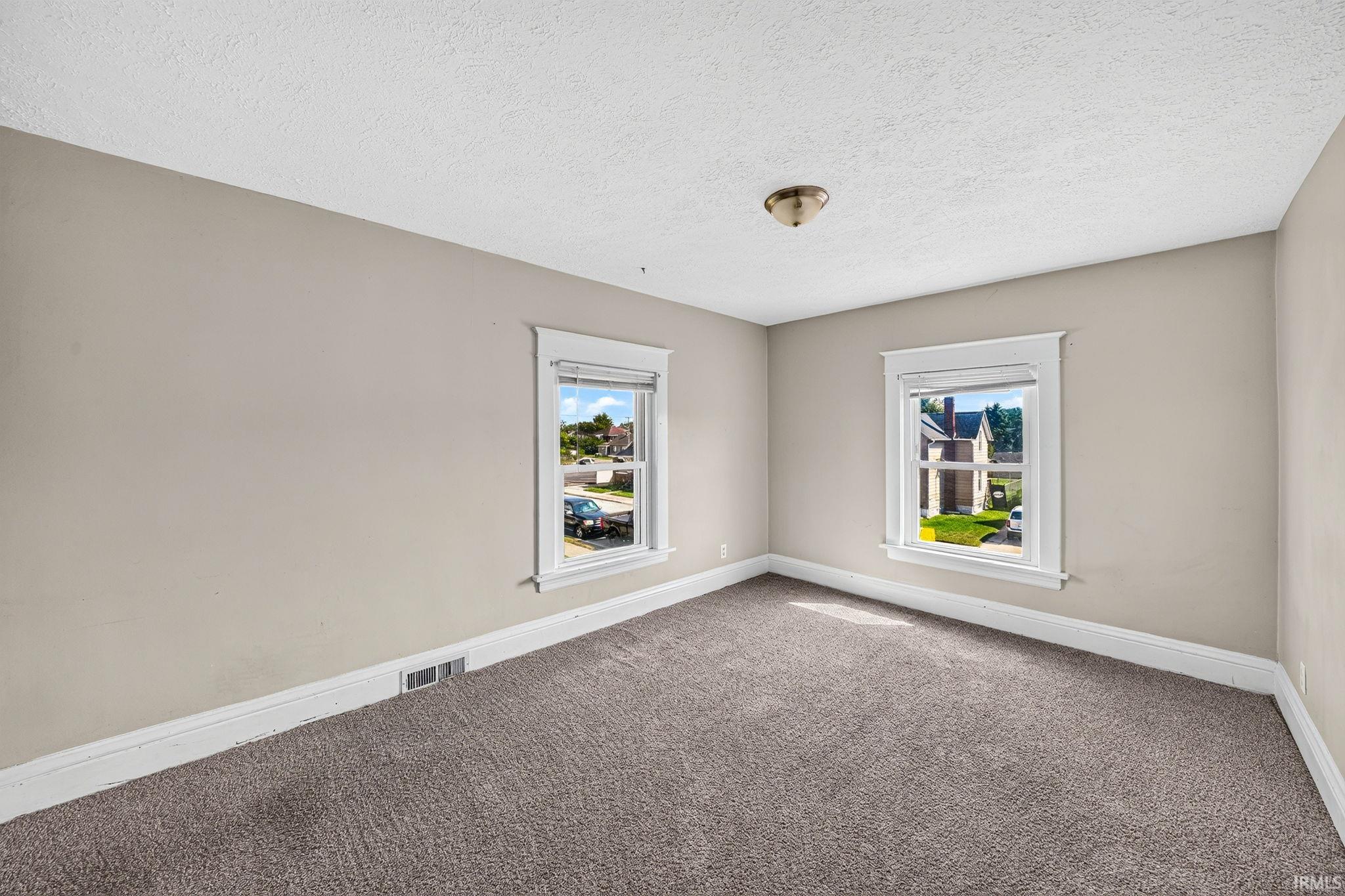 322 W 10th Street