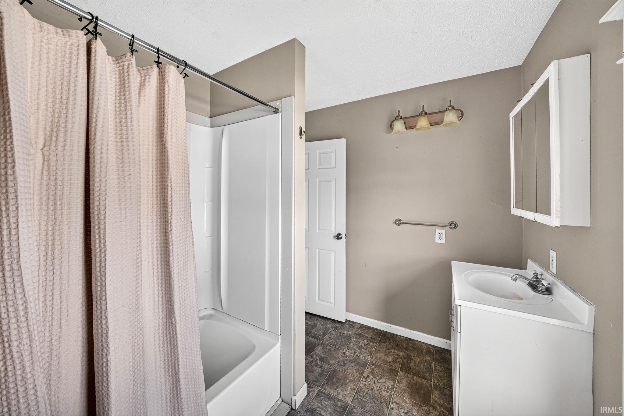 322 W 10th Street