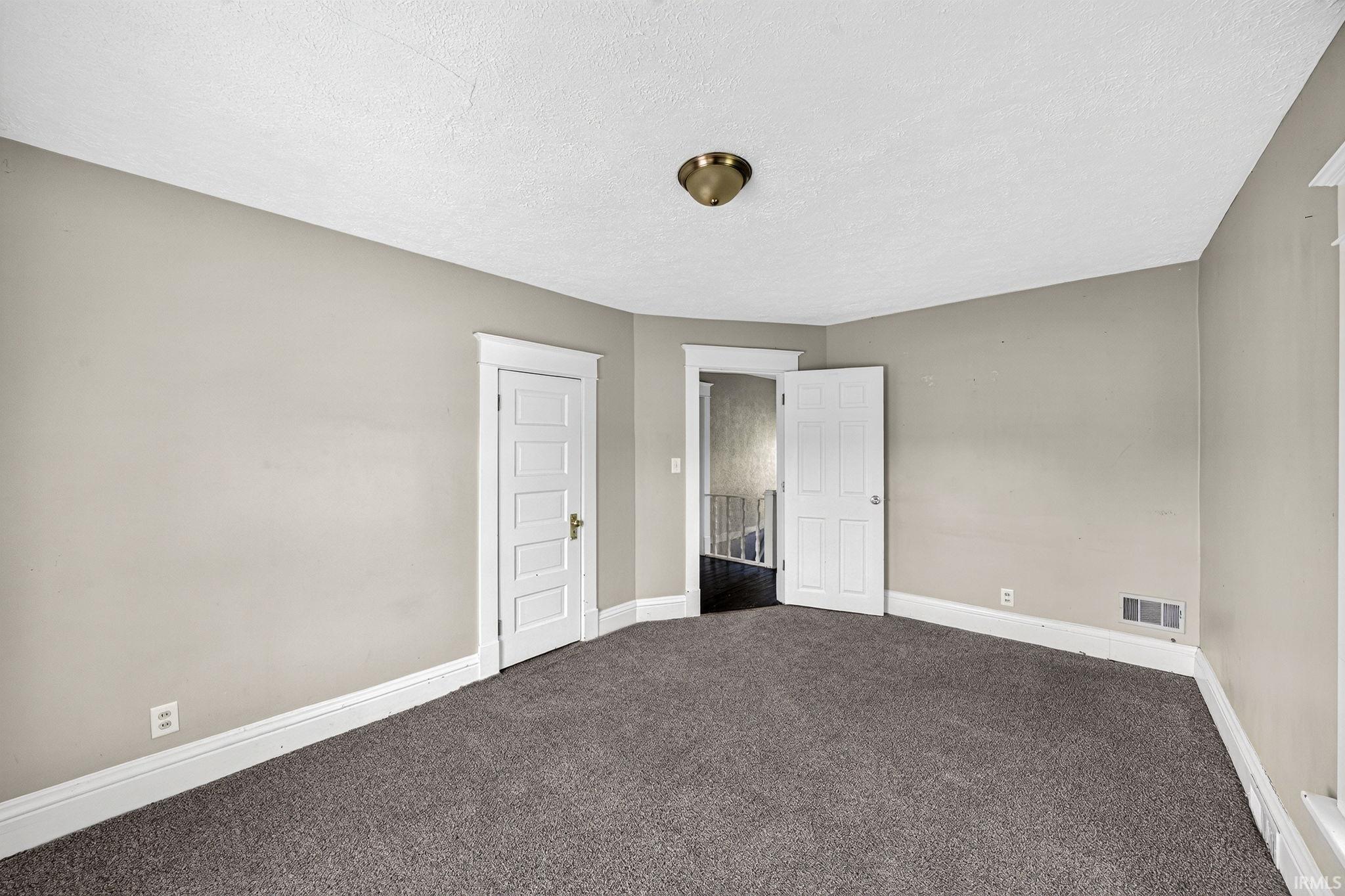 322 W 10th Street
