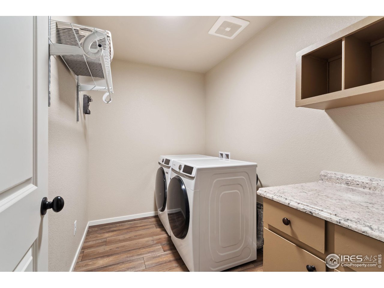 2944 Barnstormer St 6