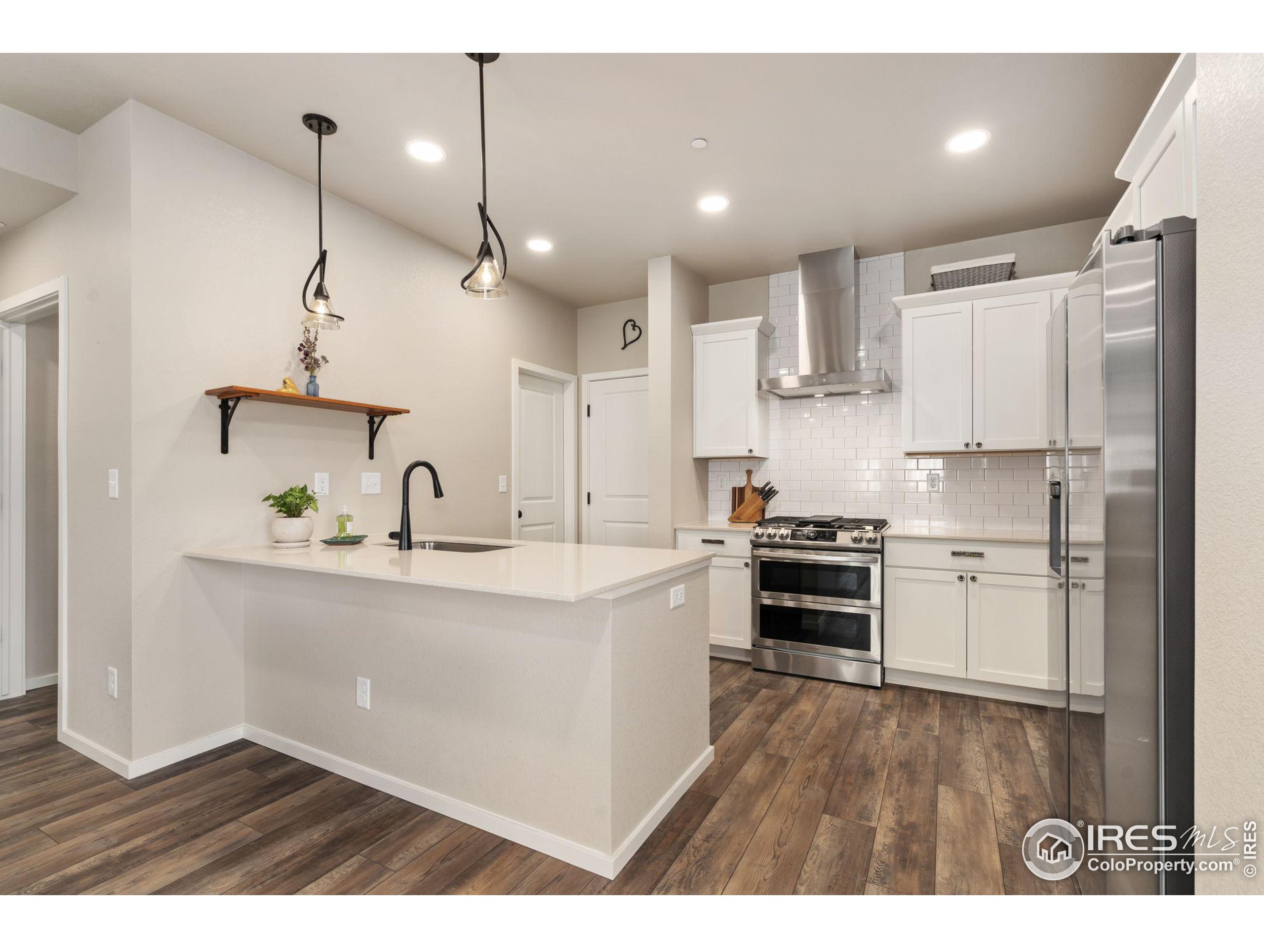 2944 Barnstormer St 6