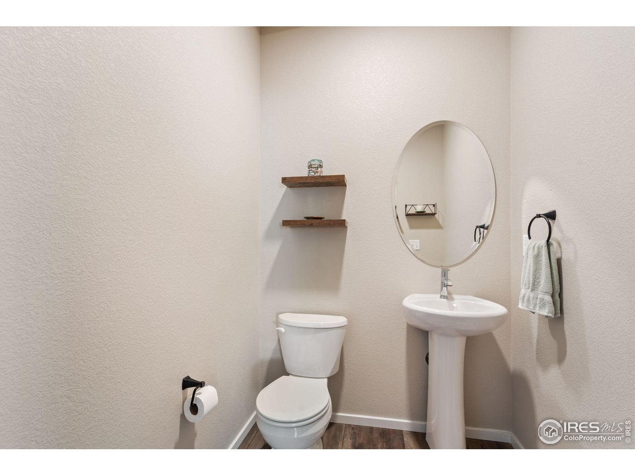 2944 Barnstormer St 6