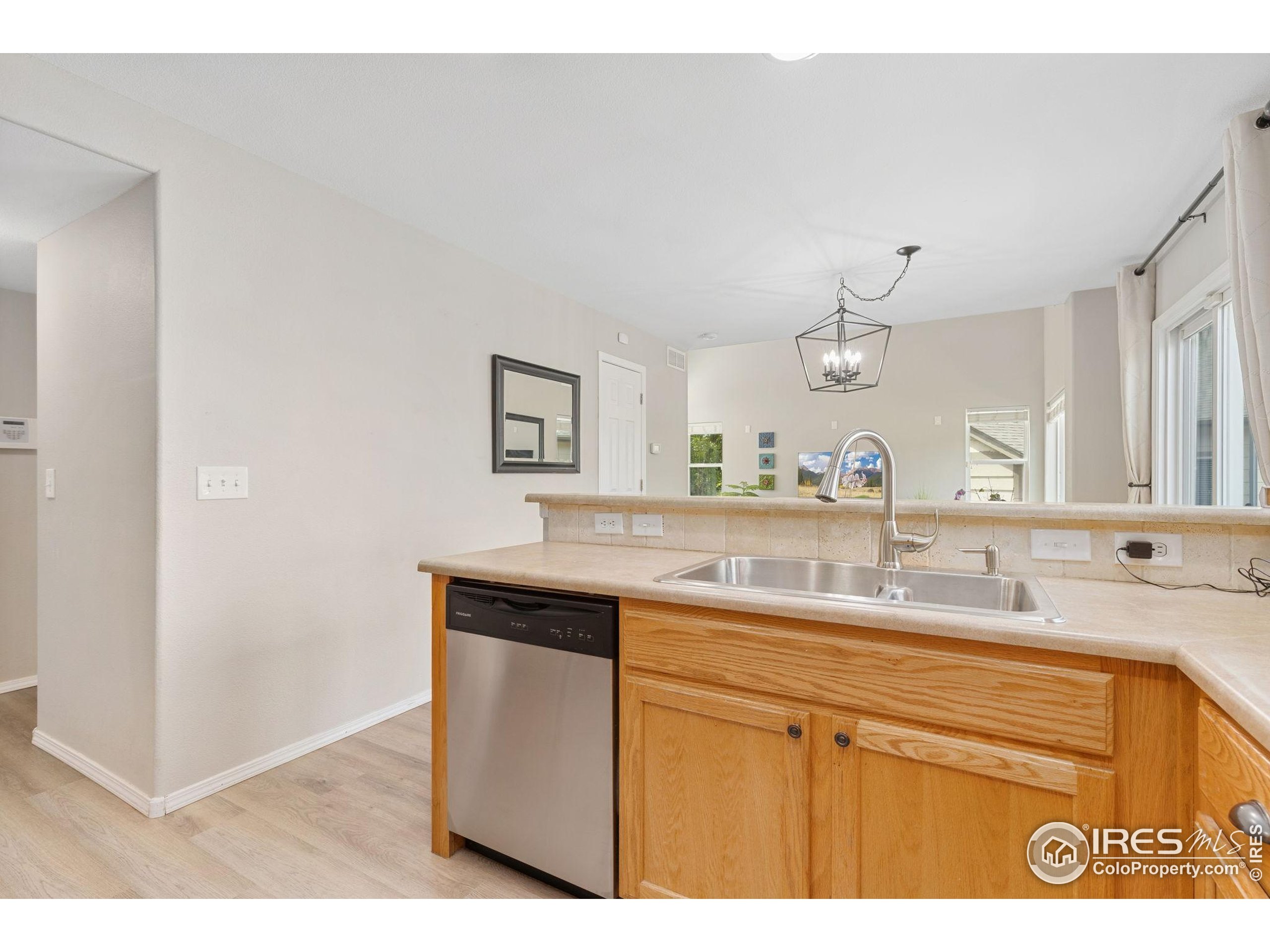2122 Redhead Dr