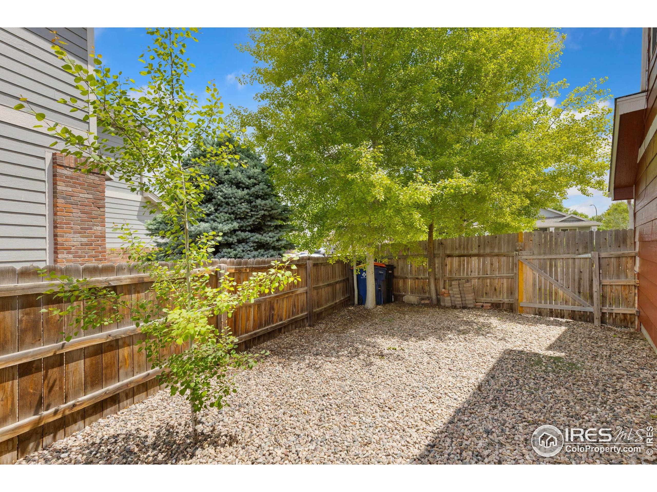 2122 Redhead Dr