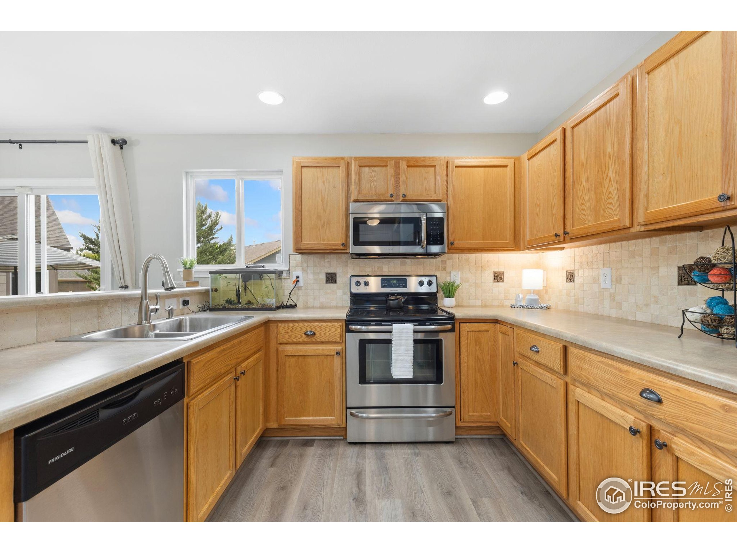 2122 Redhead Dr