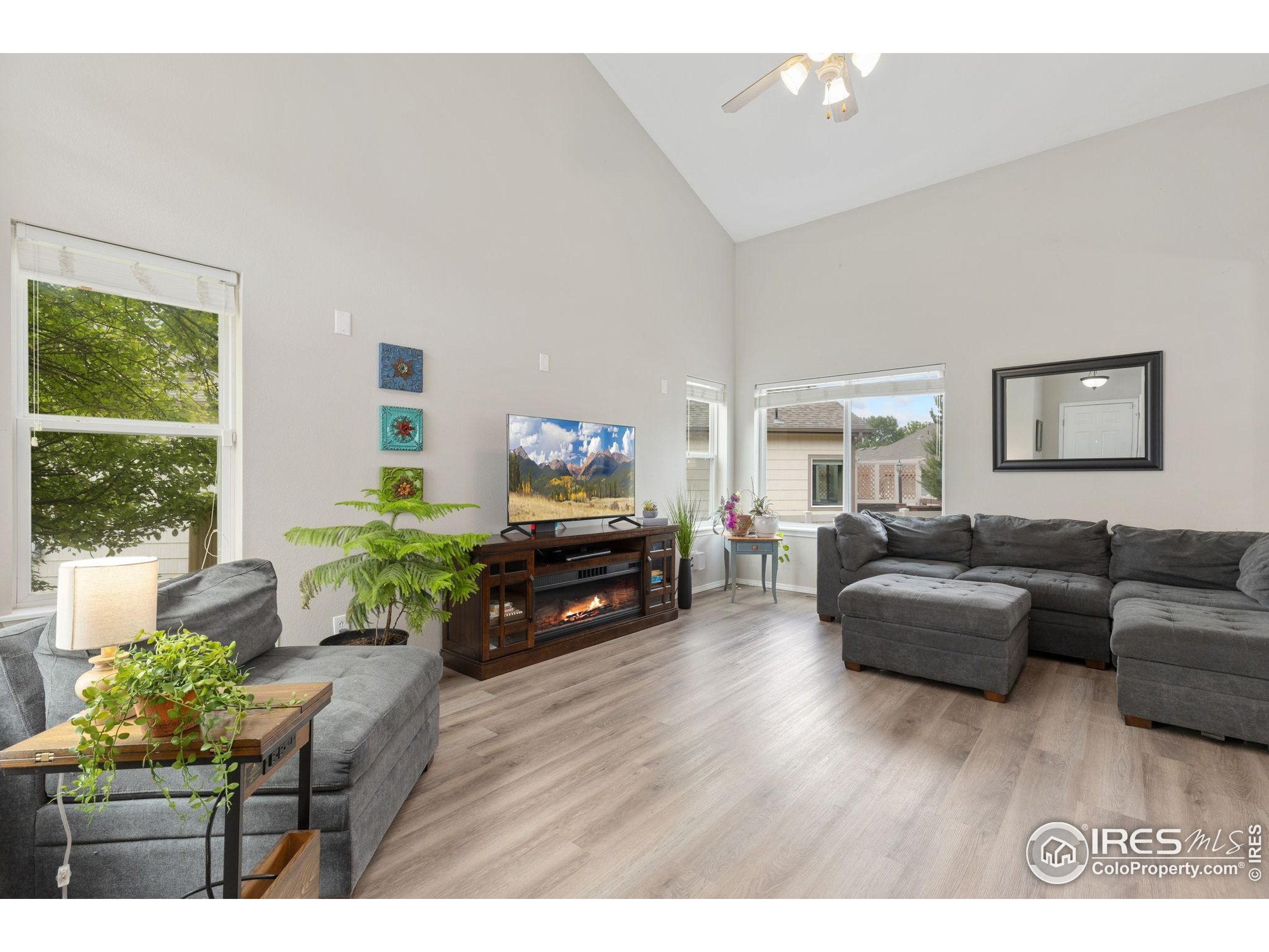 2122 Redhead Dr