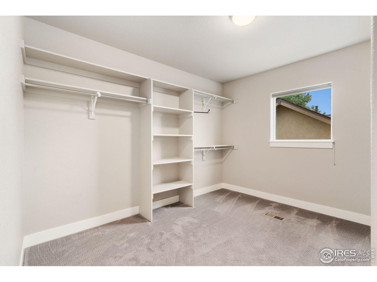 2721 Treasure Cove Rd