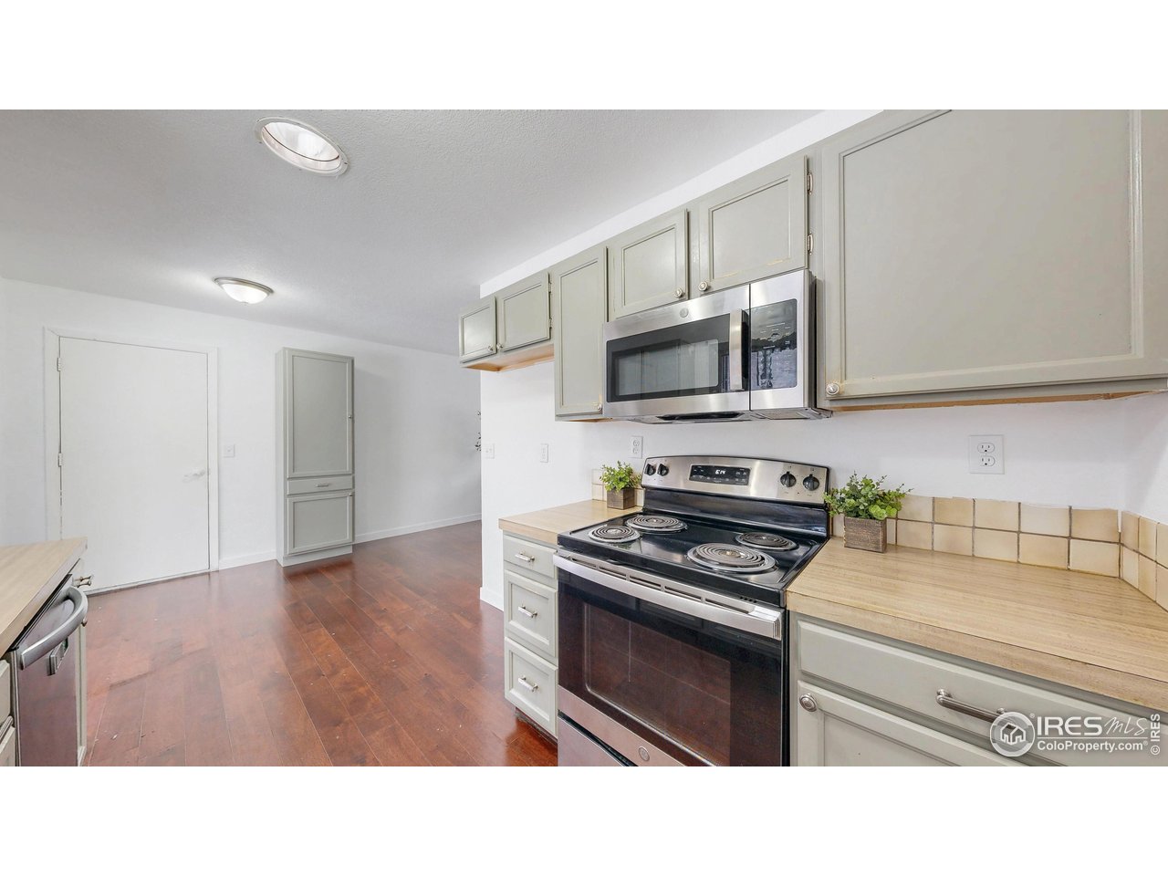 127 Lori Dr