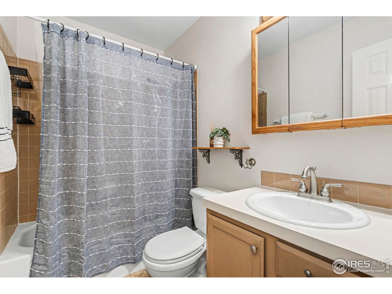 1601 W Swallow Rd 9-B