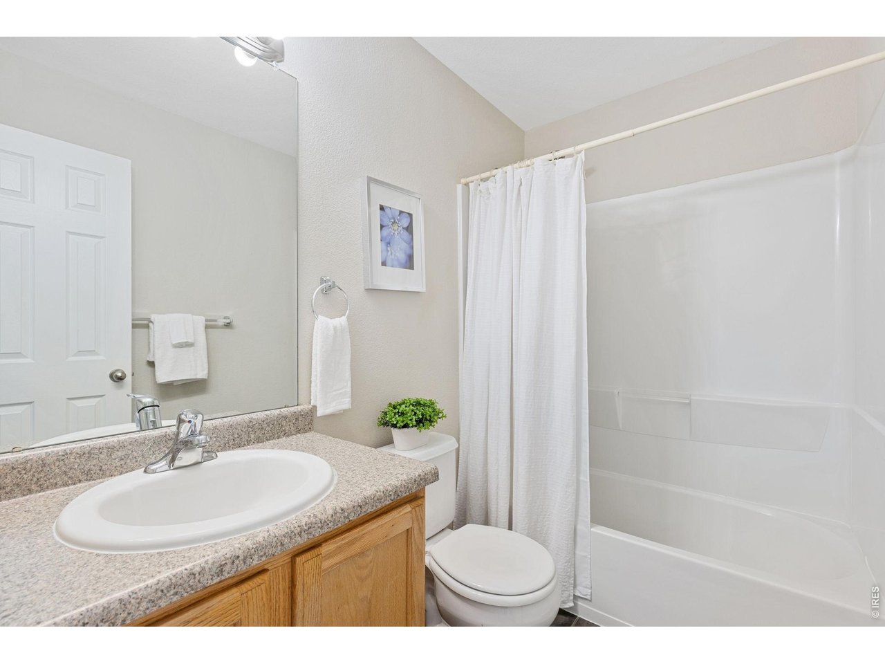 2122 Redhead Dr