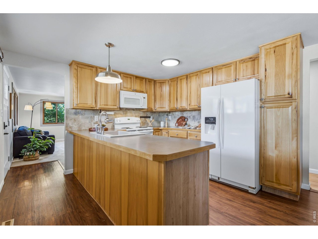106 E 22nd St