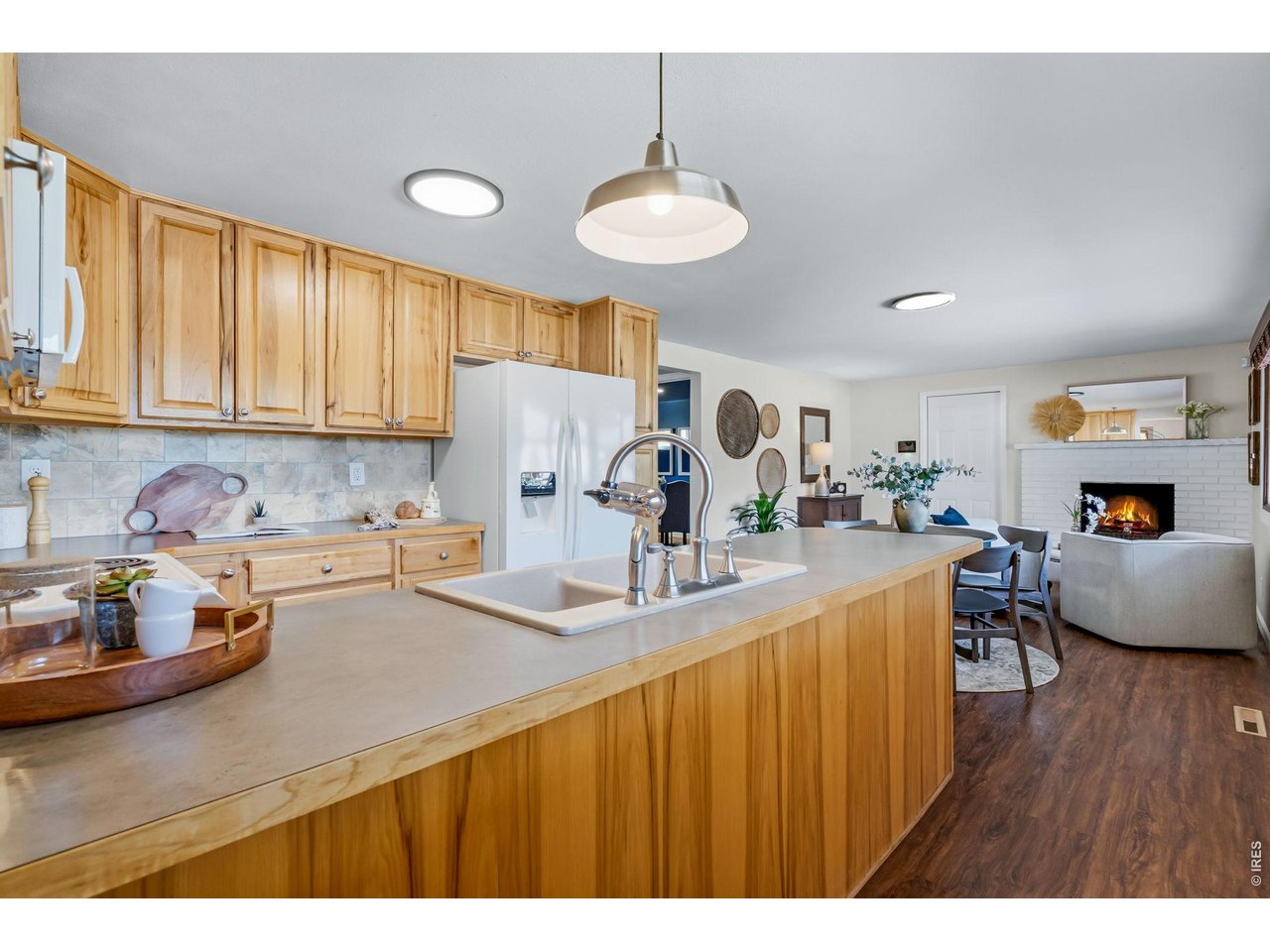 106 E 22nd St