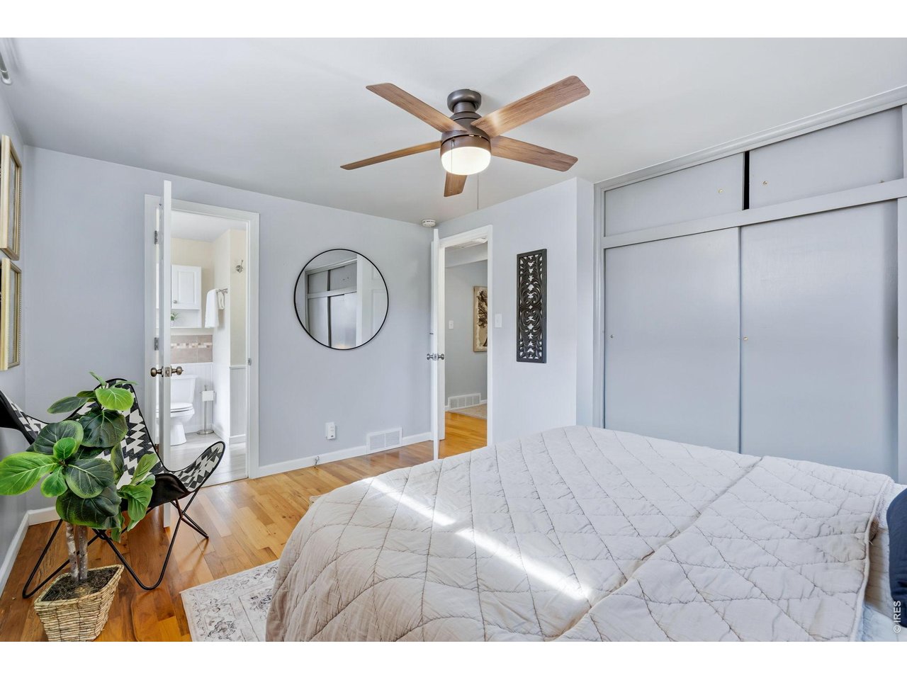 106 E 22nd St