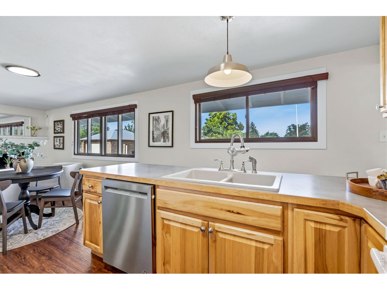 106 E 22nd St
