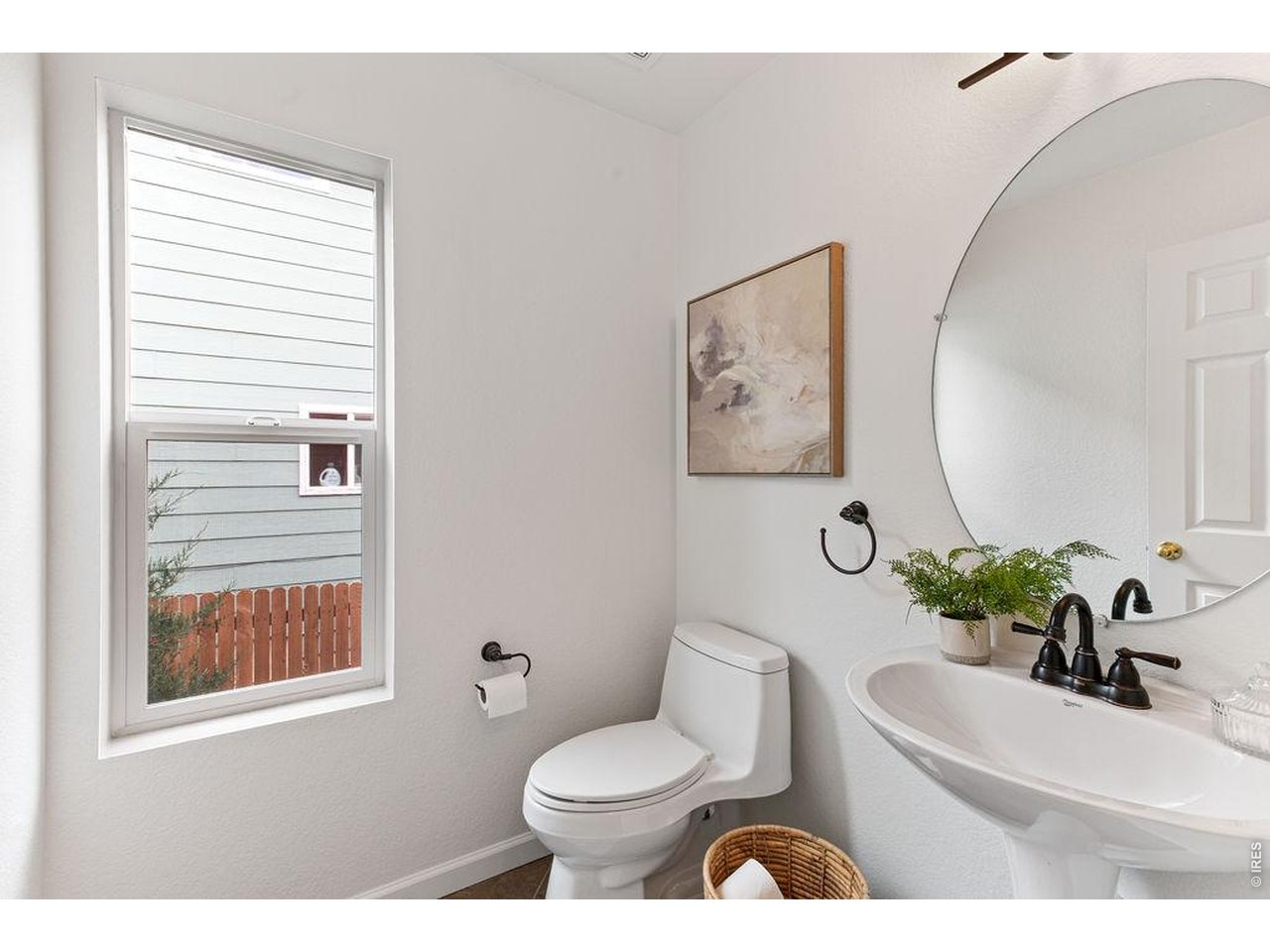 2027 Falcon Ridge Dr