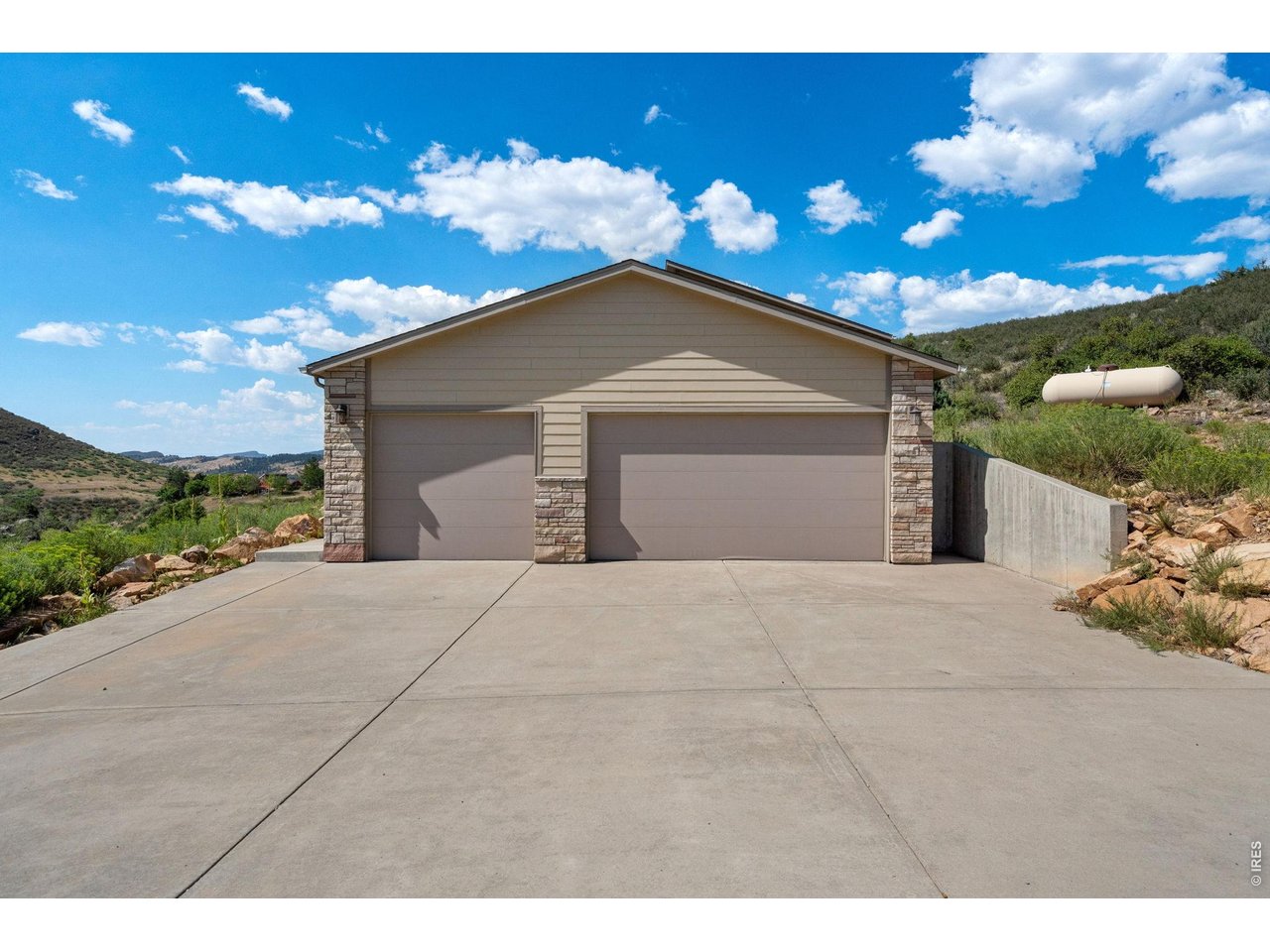 8060 Firethorn Dr