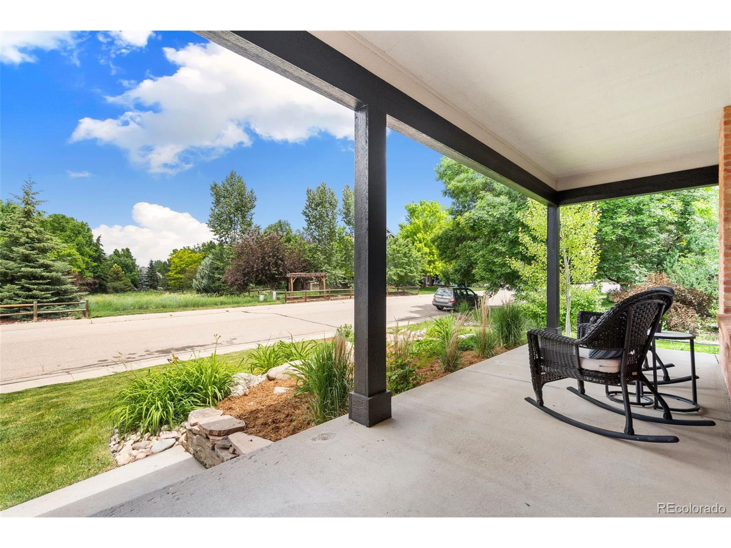 2037 River West Dr