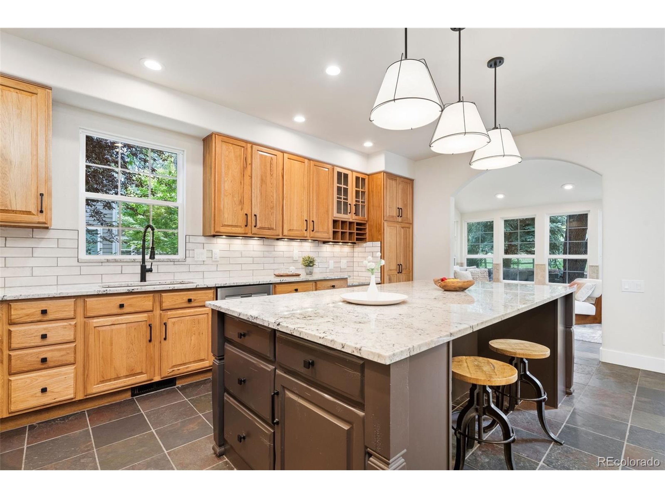 2037 River West Dr