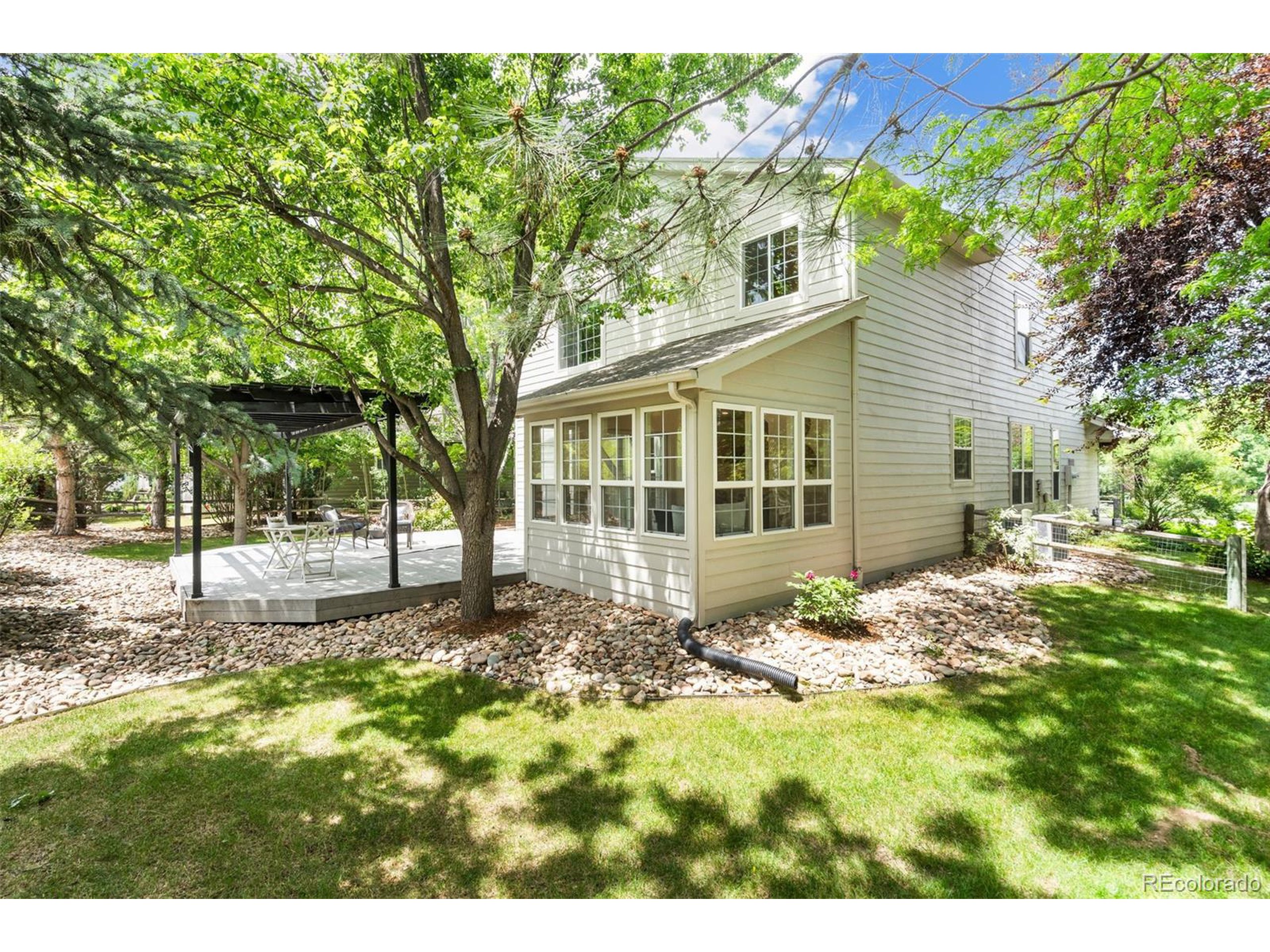 2037 River West Dr