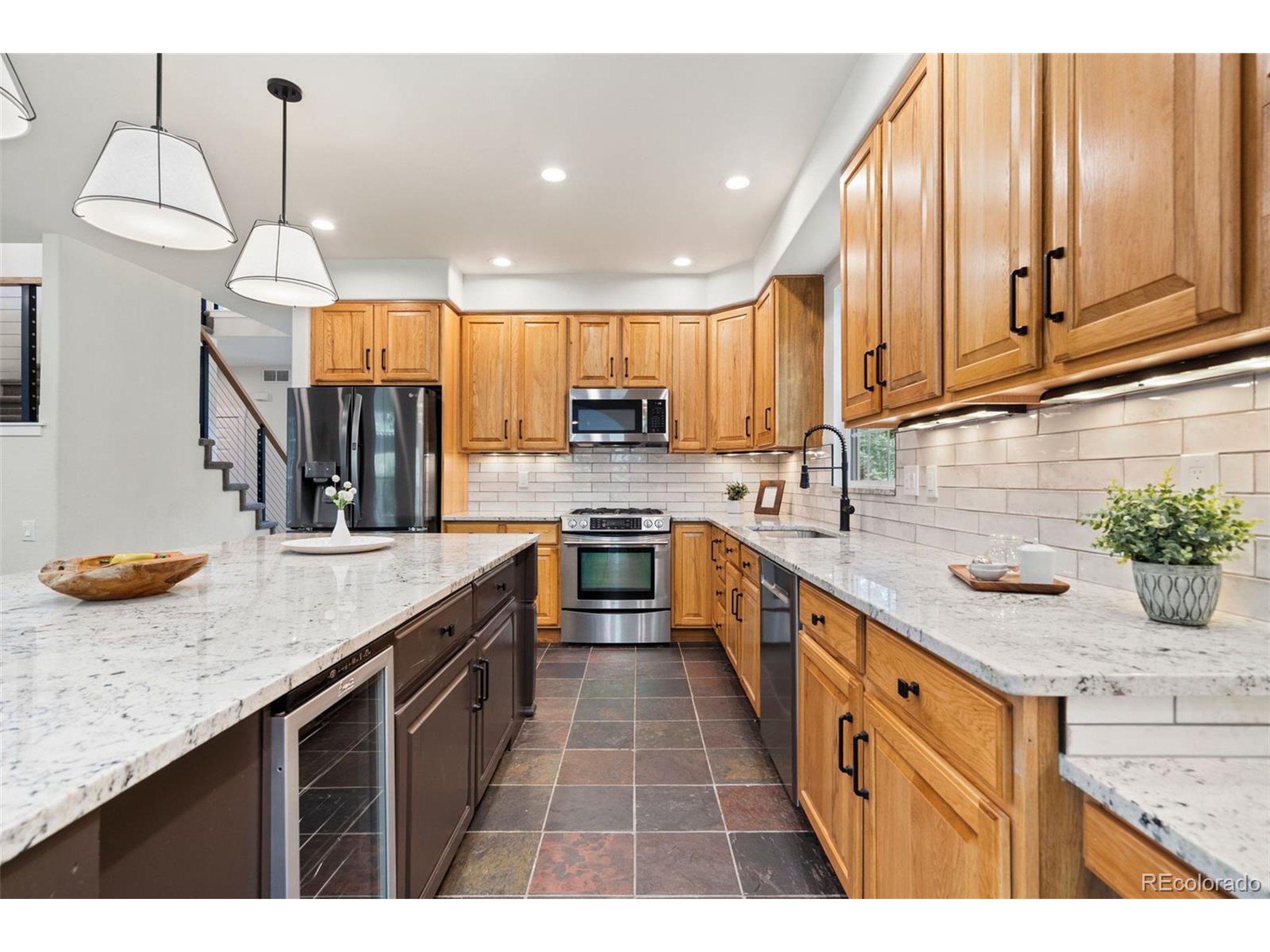 2037 River West Dr