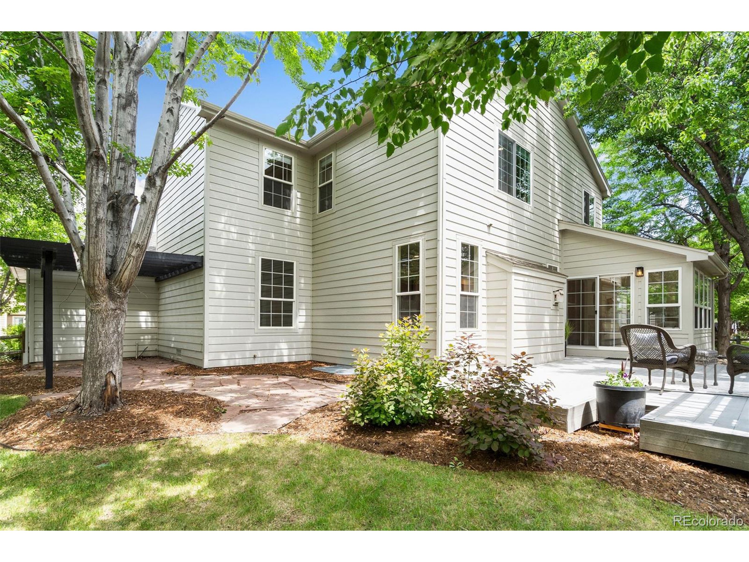 2037 River West Dr