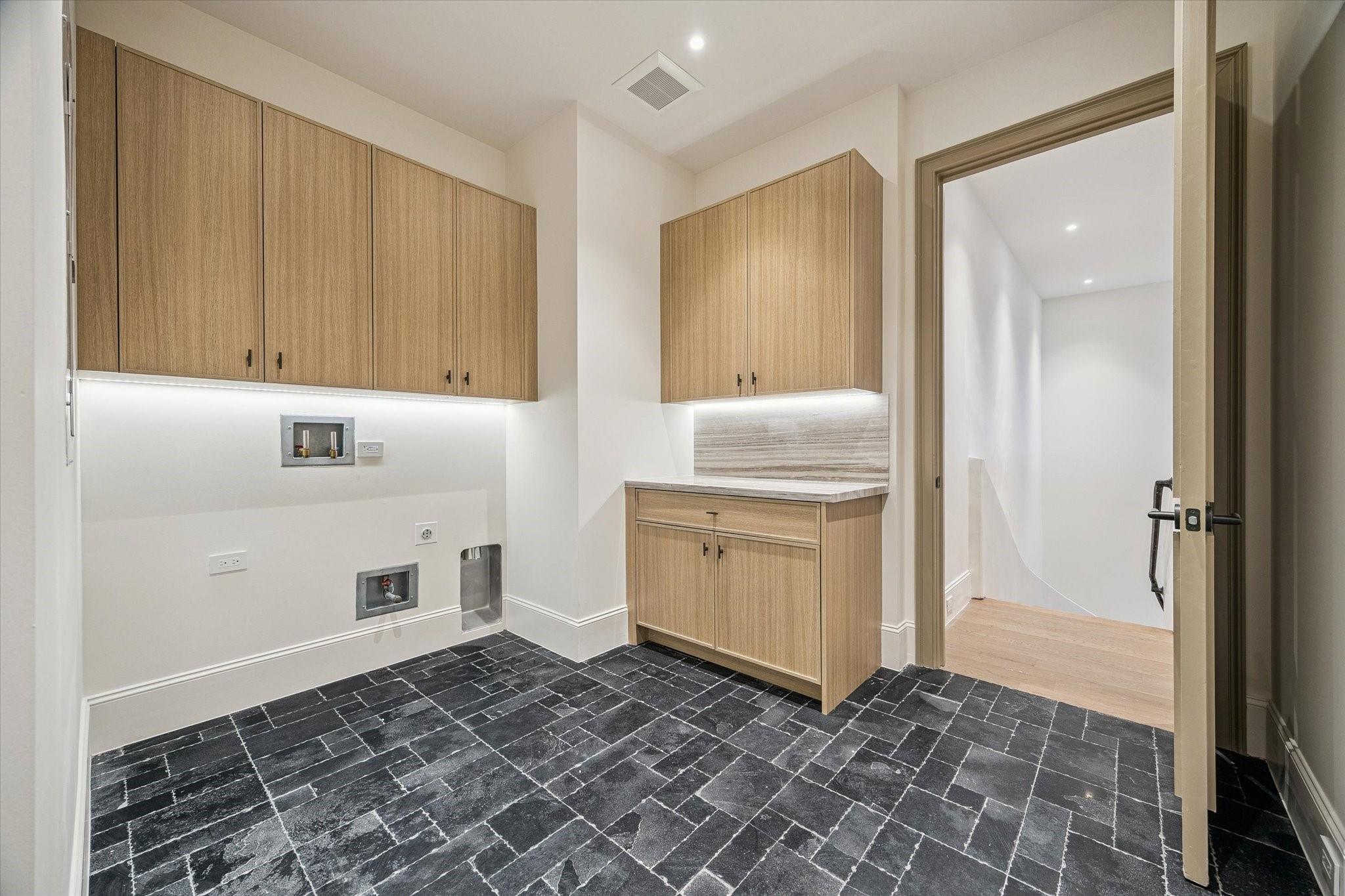 1275 S Post Oak Lane # 2502