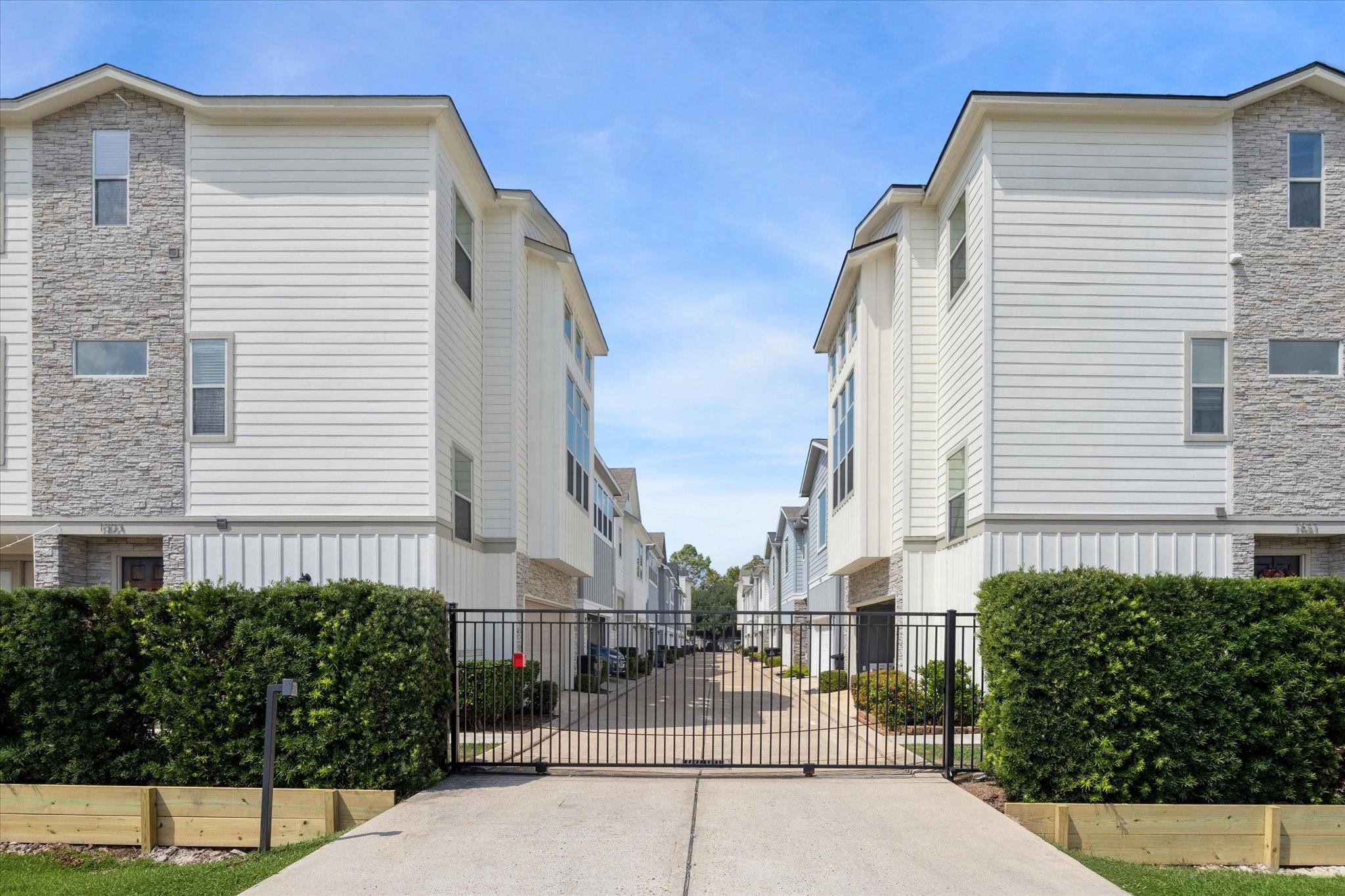 1815 Crestdale Drive