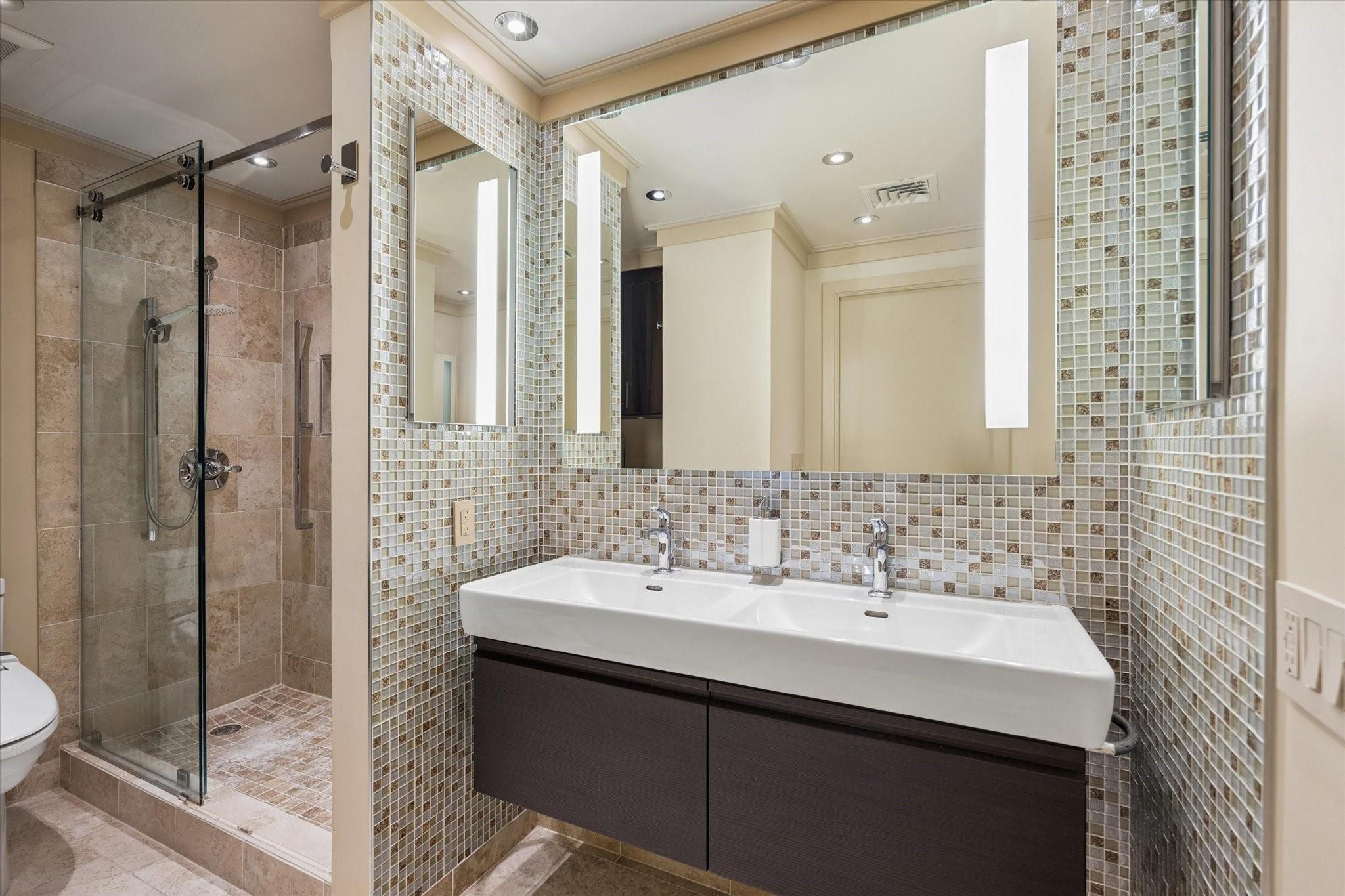15 Greenway Plaza # 6A