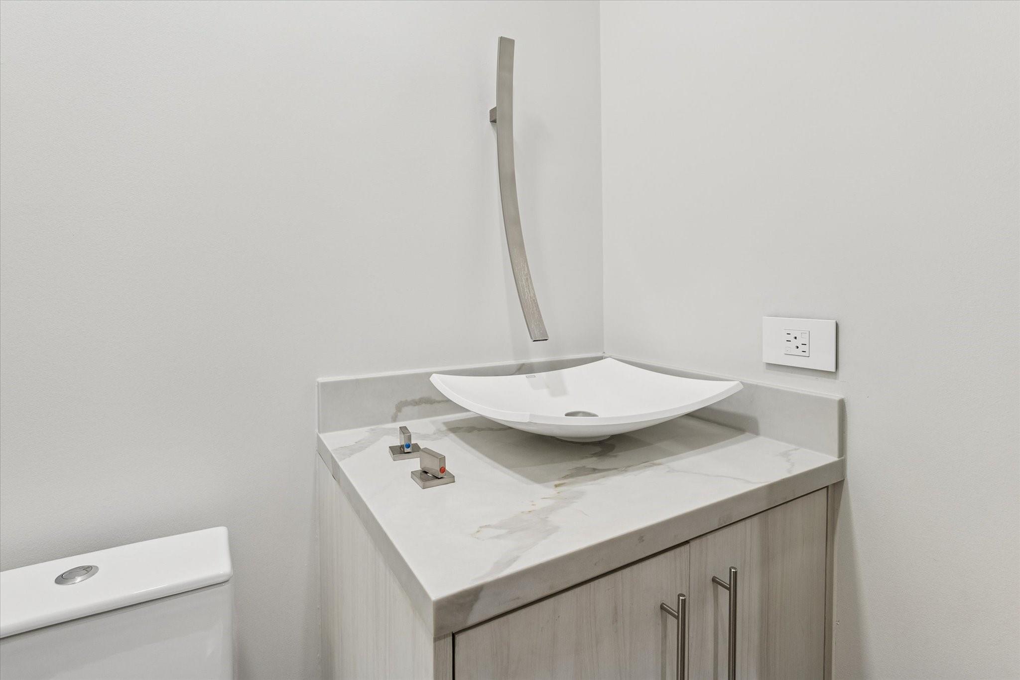 1600 Post Oak Boulevard # 802