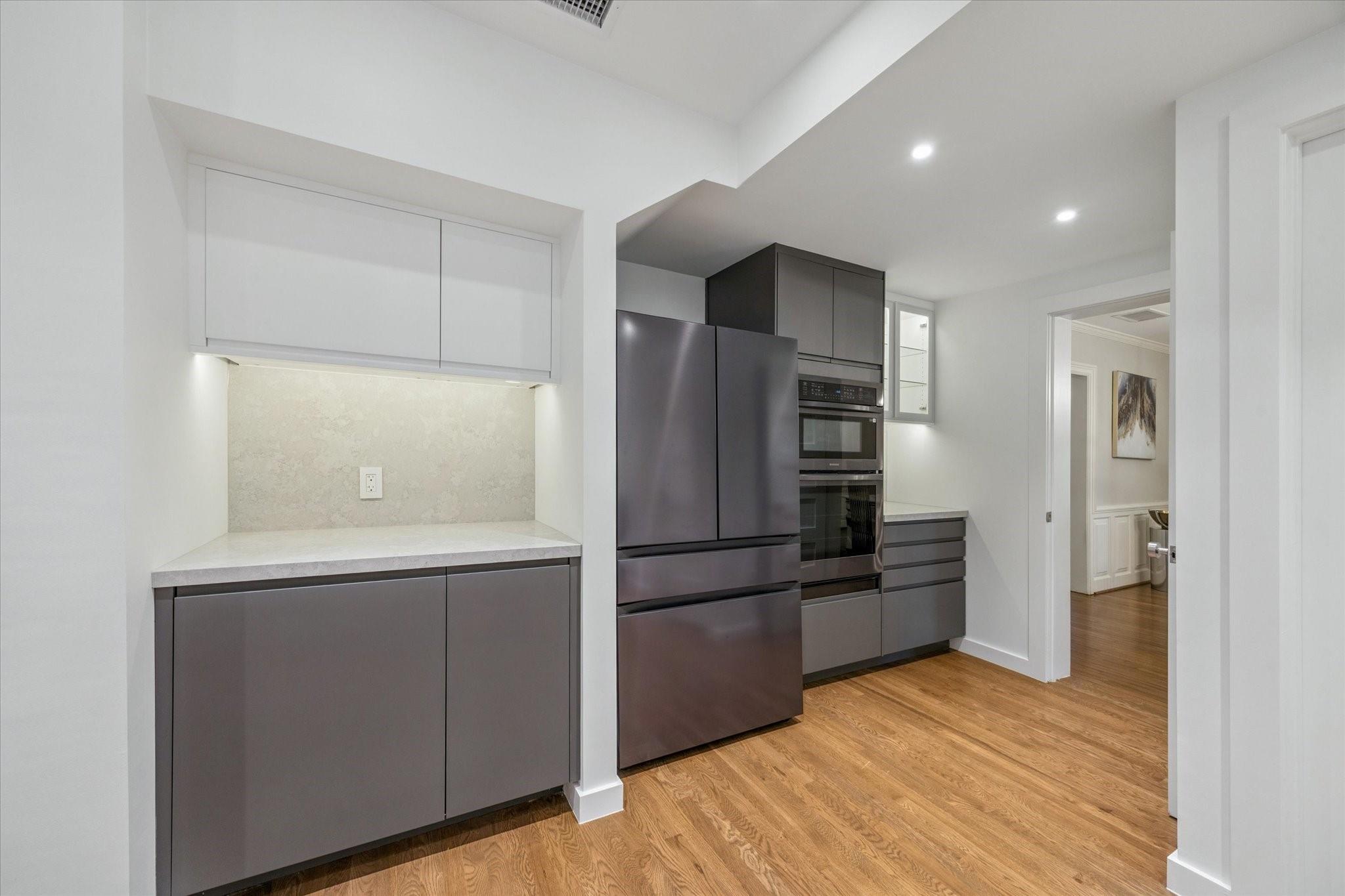 2420 Locke Lane