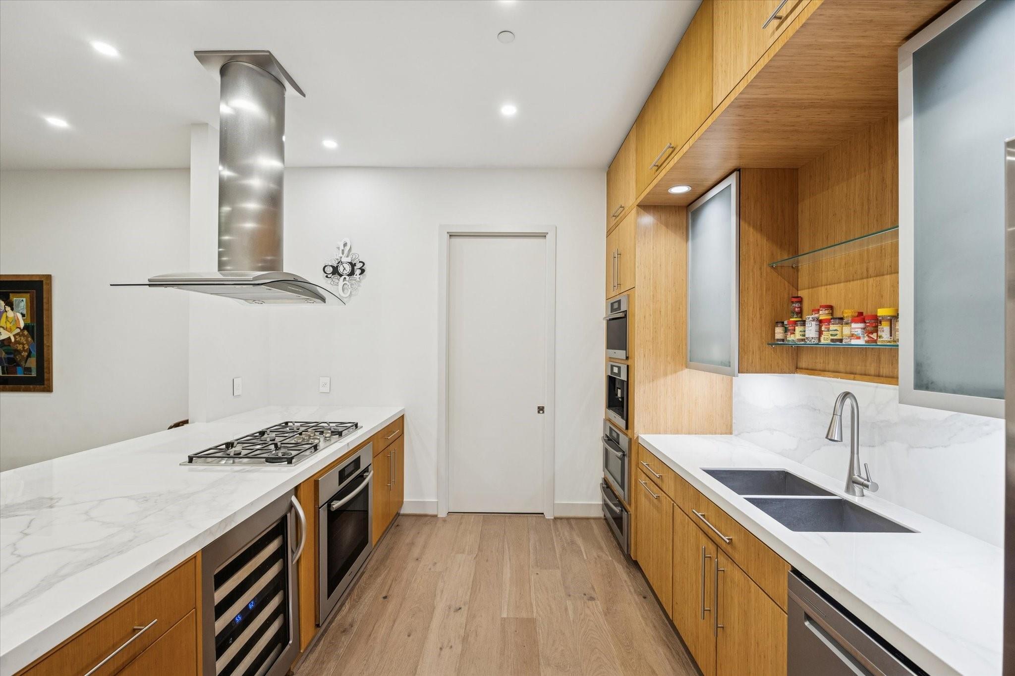 1600 Post Oak Boulevard # 802