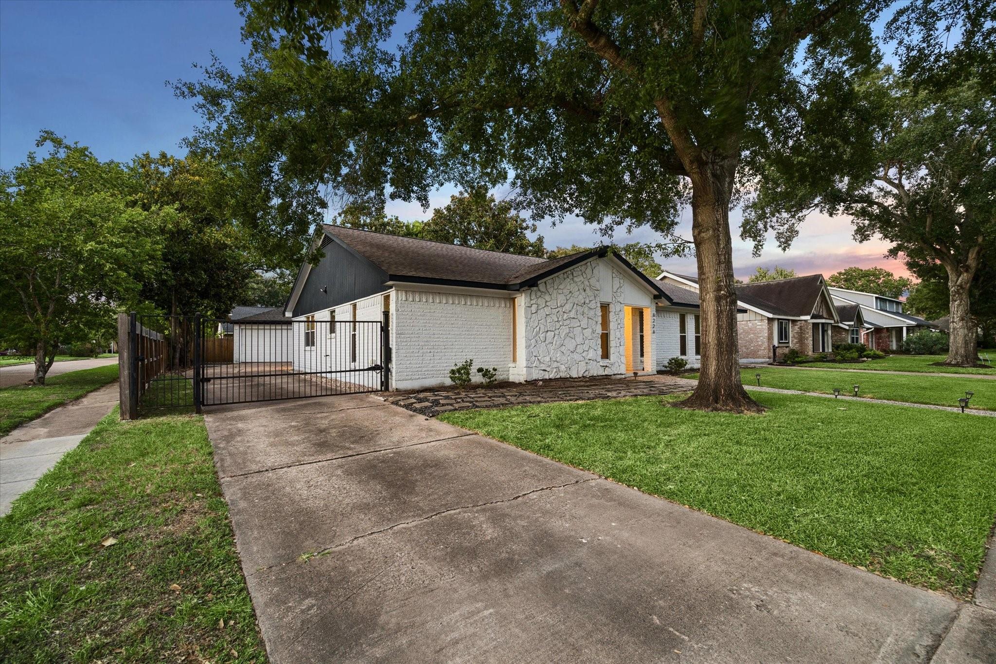 6226 Bankside Drive