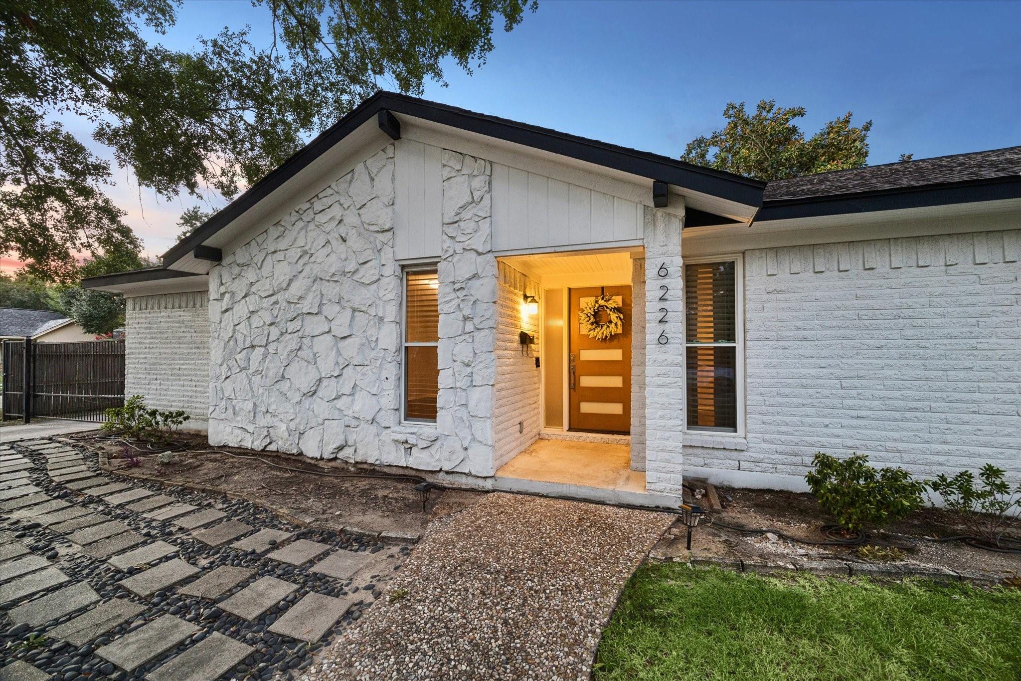6226 Bankside Drive