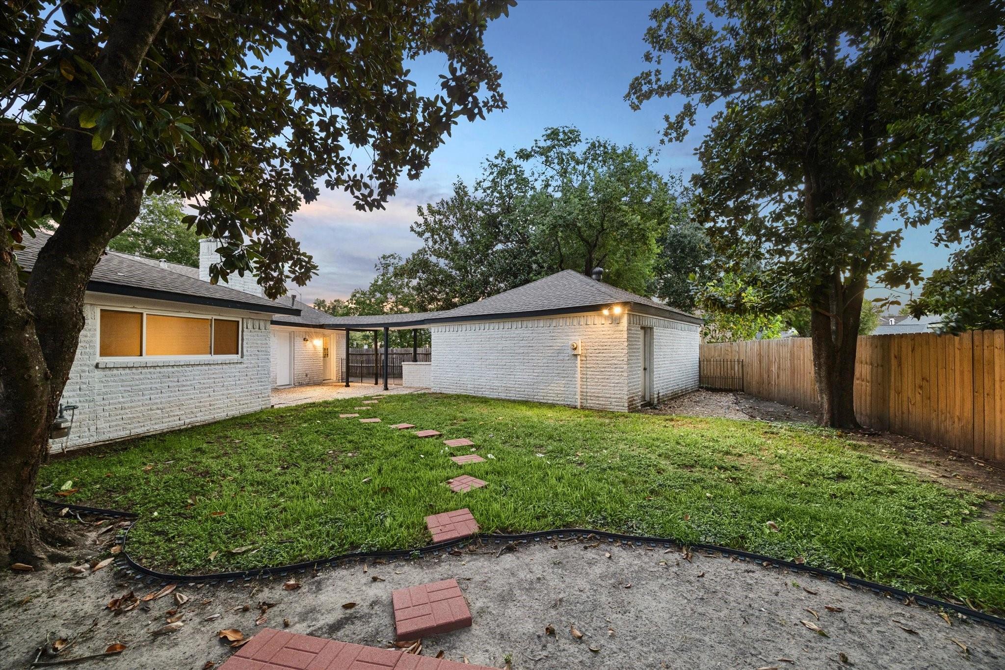 6226 Bankside Drive