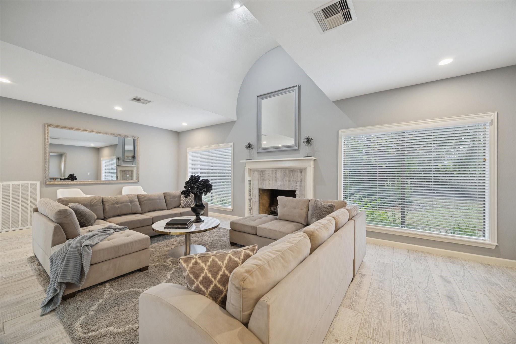 19 Thornhill Oaks Drive