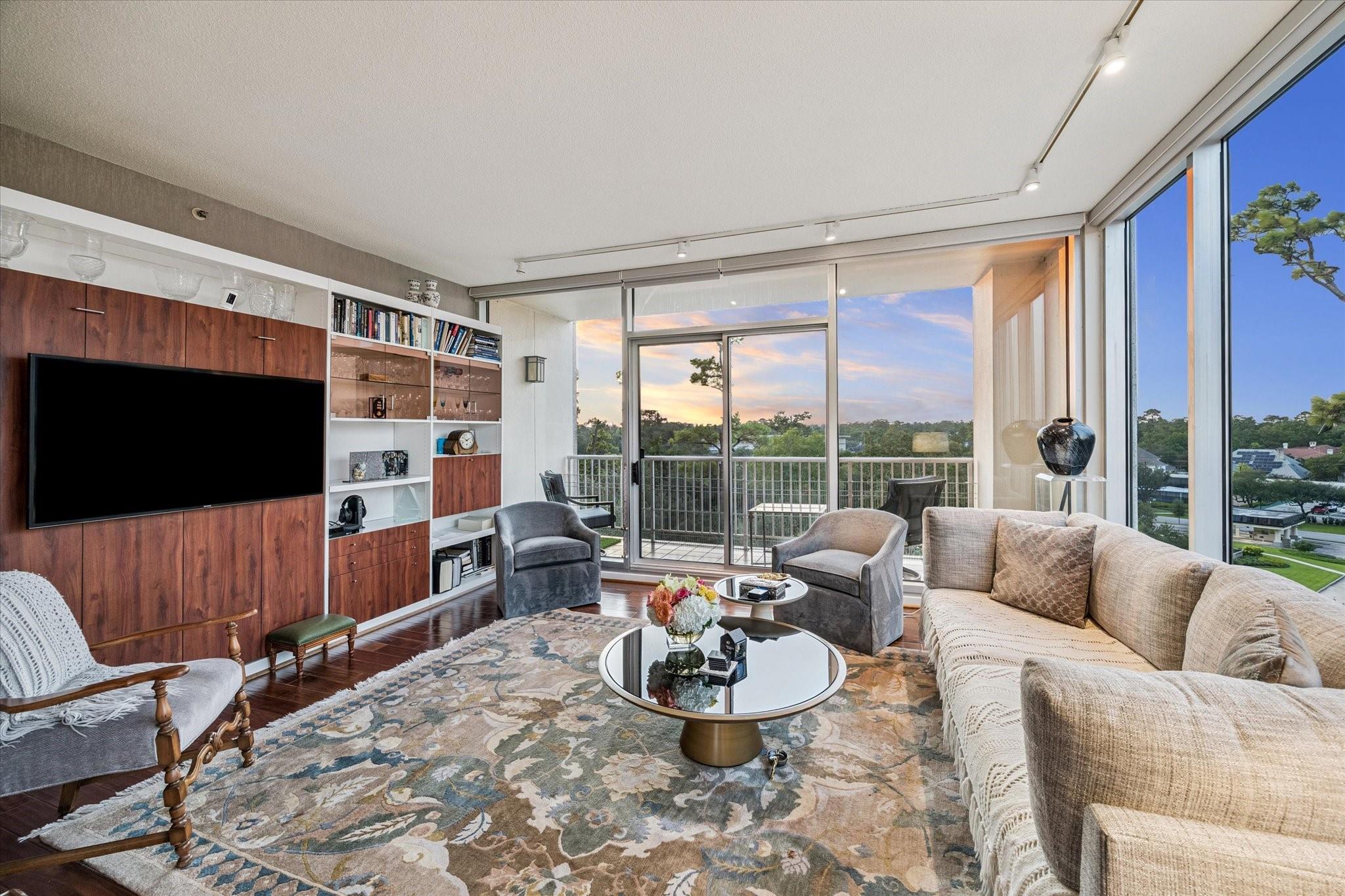 121 N Post Oak Lane # 601