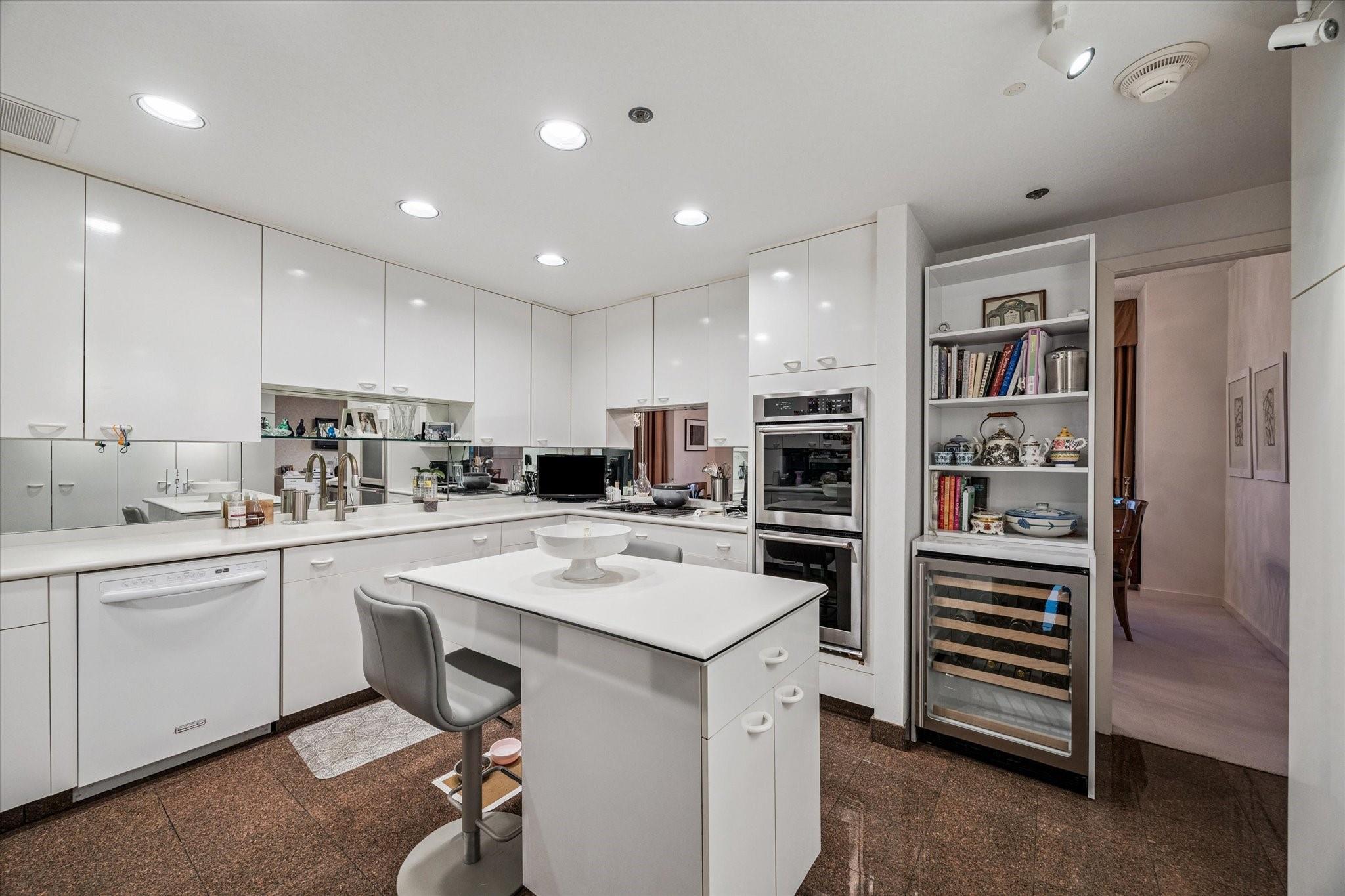 121 N Post Oak Lane # 601