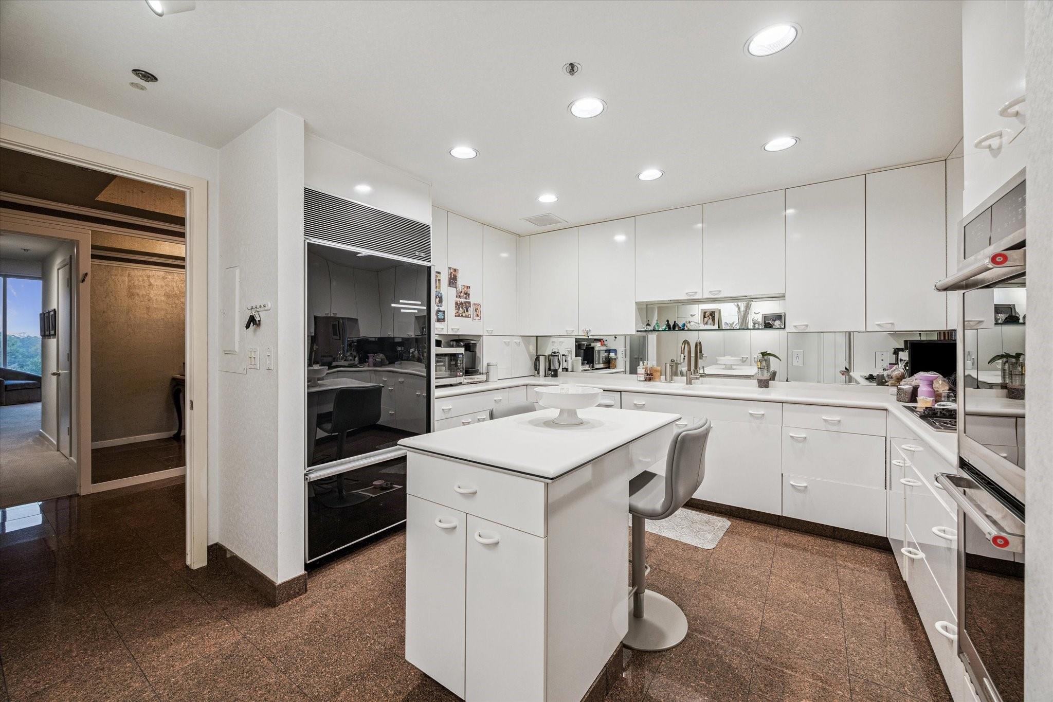 121 N Post Oak Lane # 601