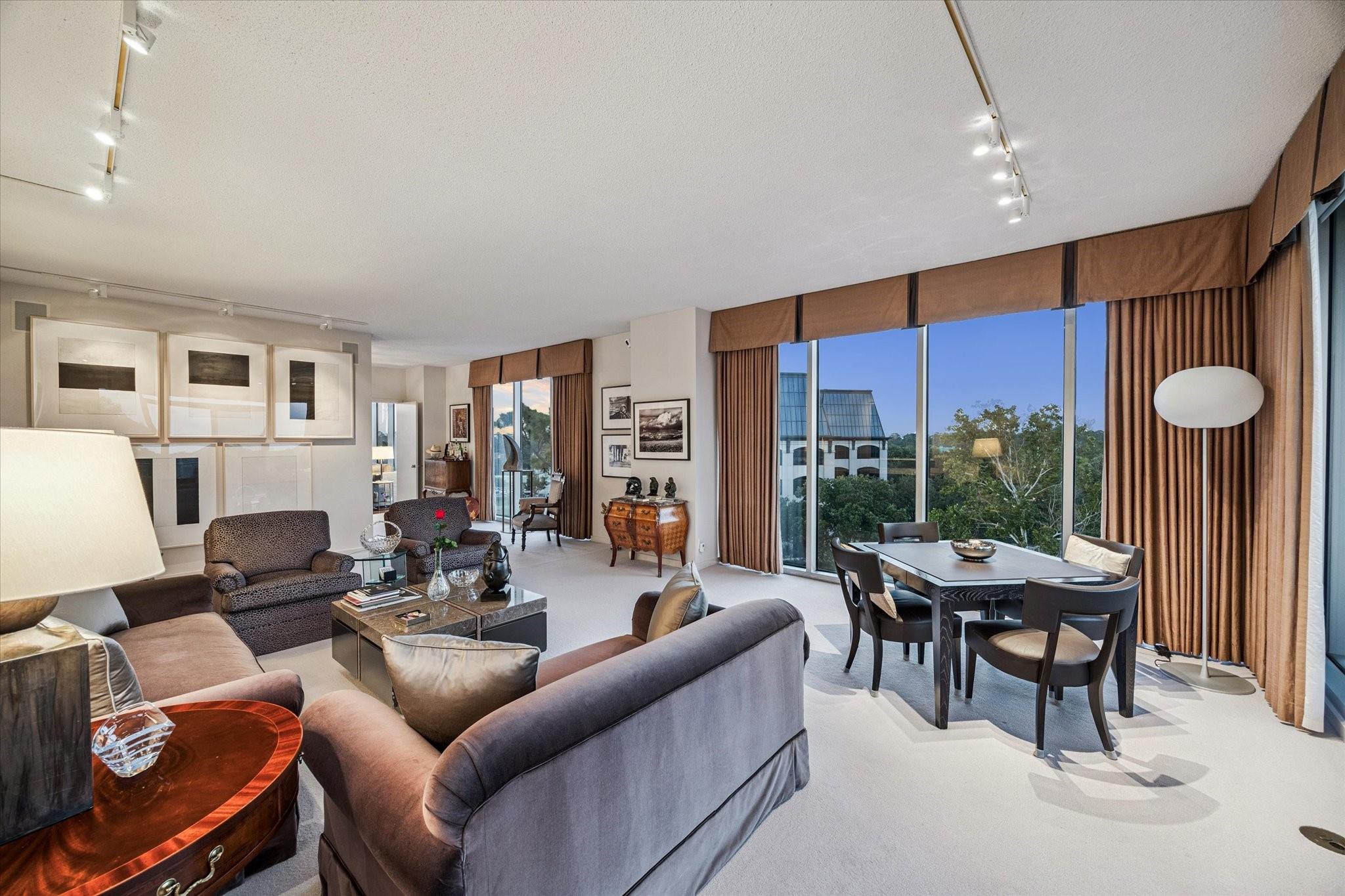 121 N Post Oak Lane # 601