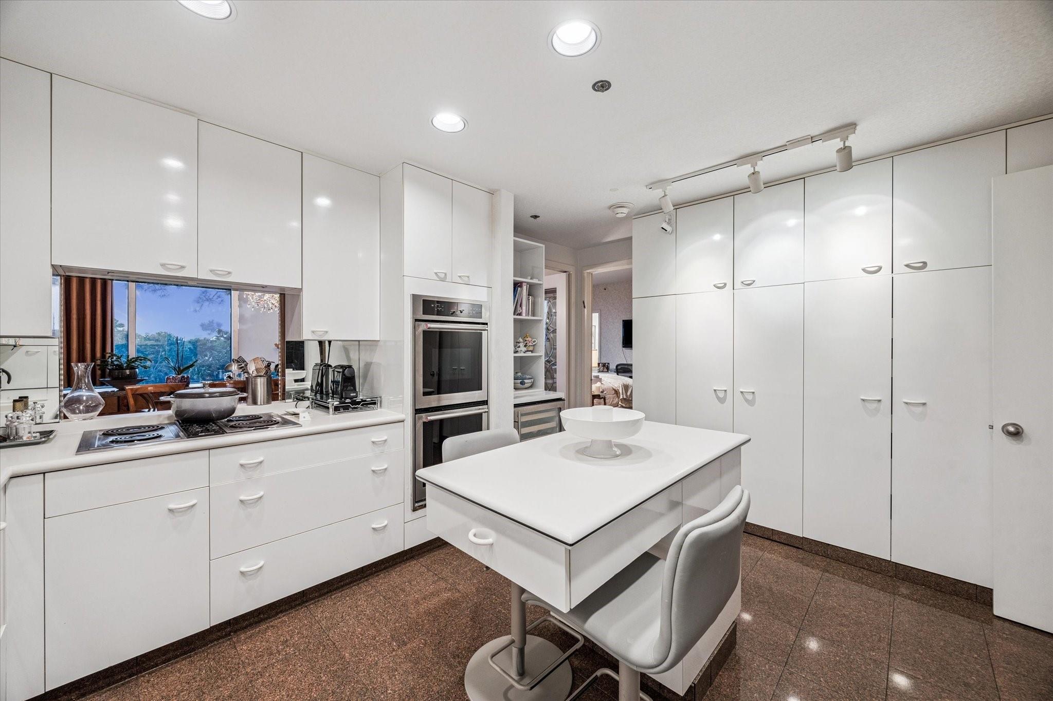 121 N Post Oak Lane # 601