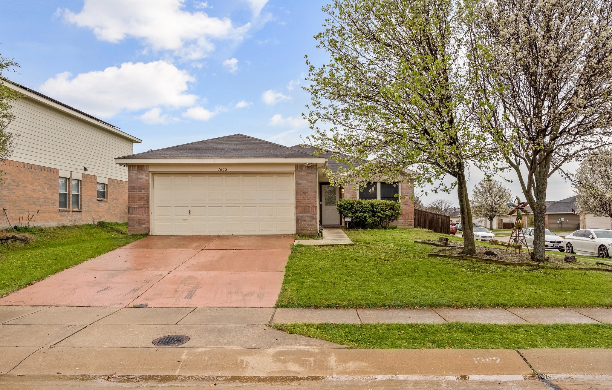 1602 Red Oak Trail