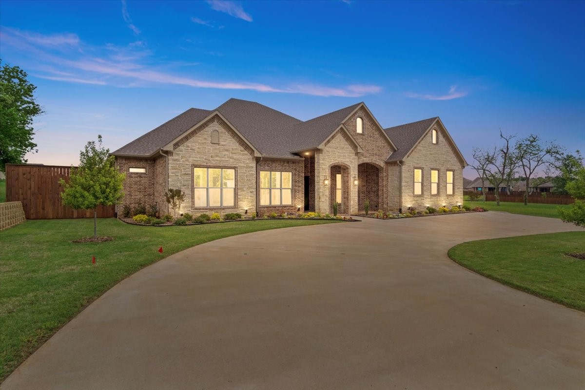 3821 Saddle Creek